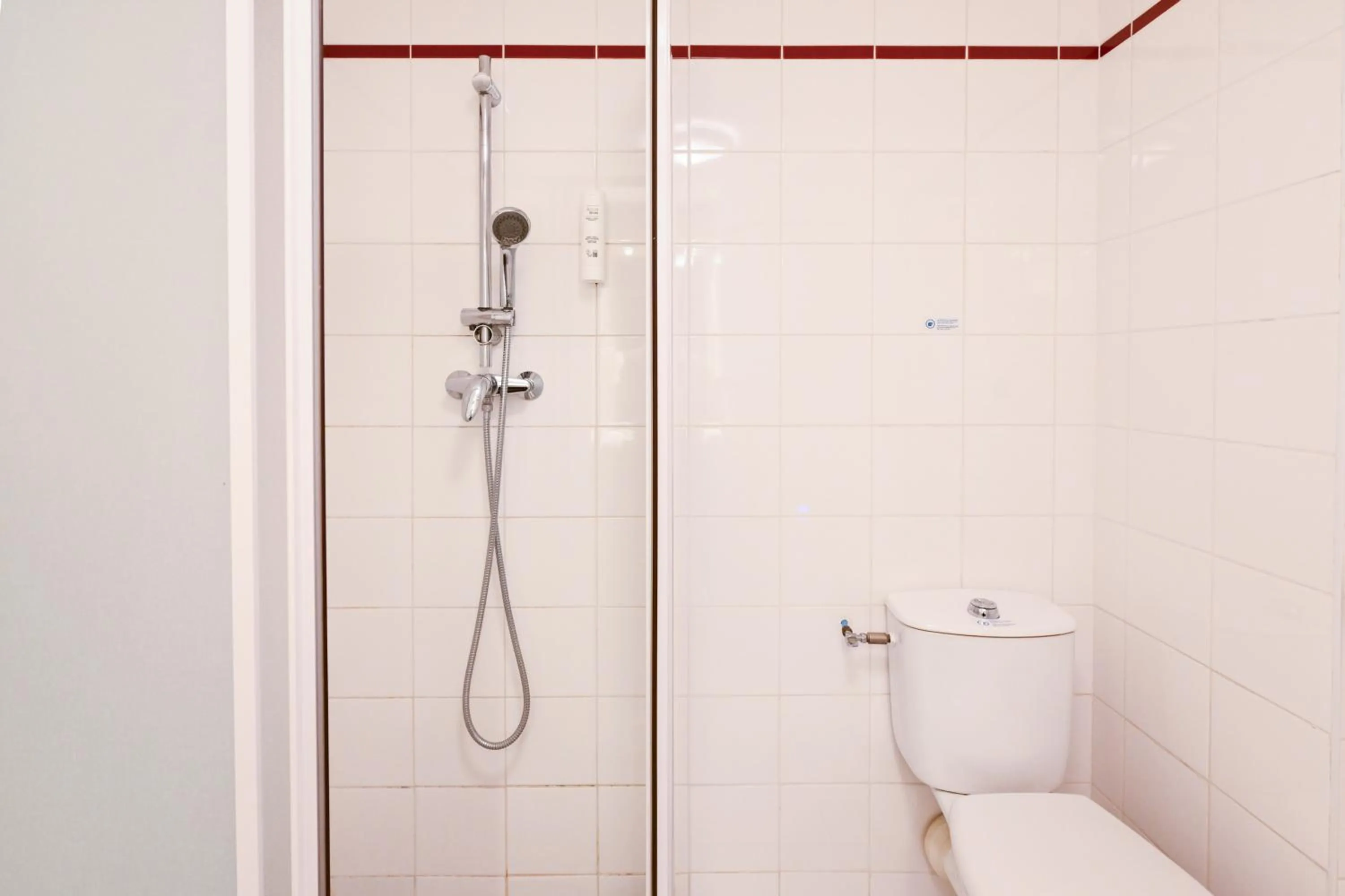 Bathroom in Comfort Aparthotel Versailles, St Cyr l'Ecole