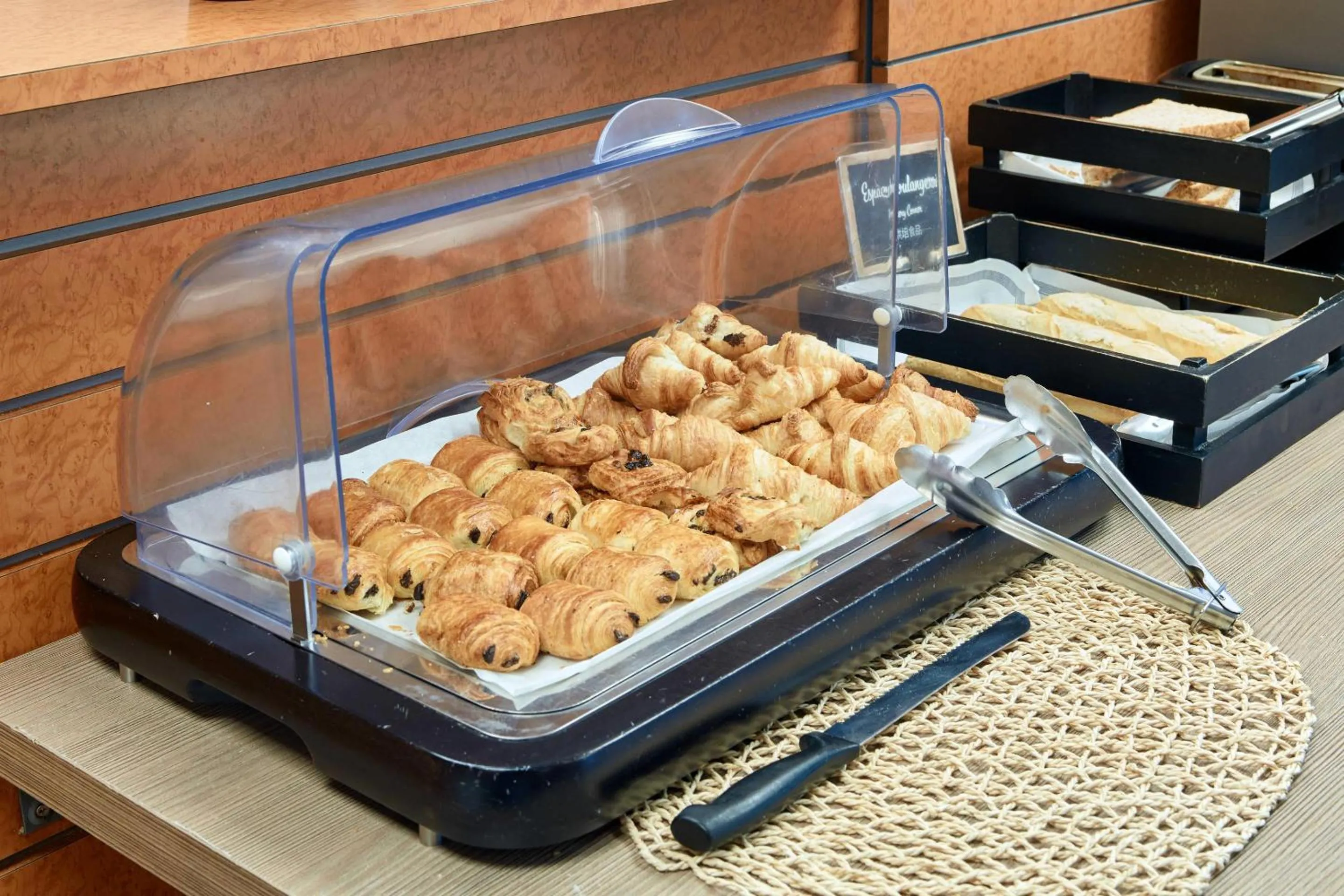 Breakfast in Comfort Aparthotel Versailles, St Cyr l'Ecole