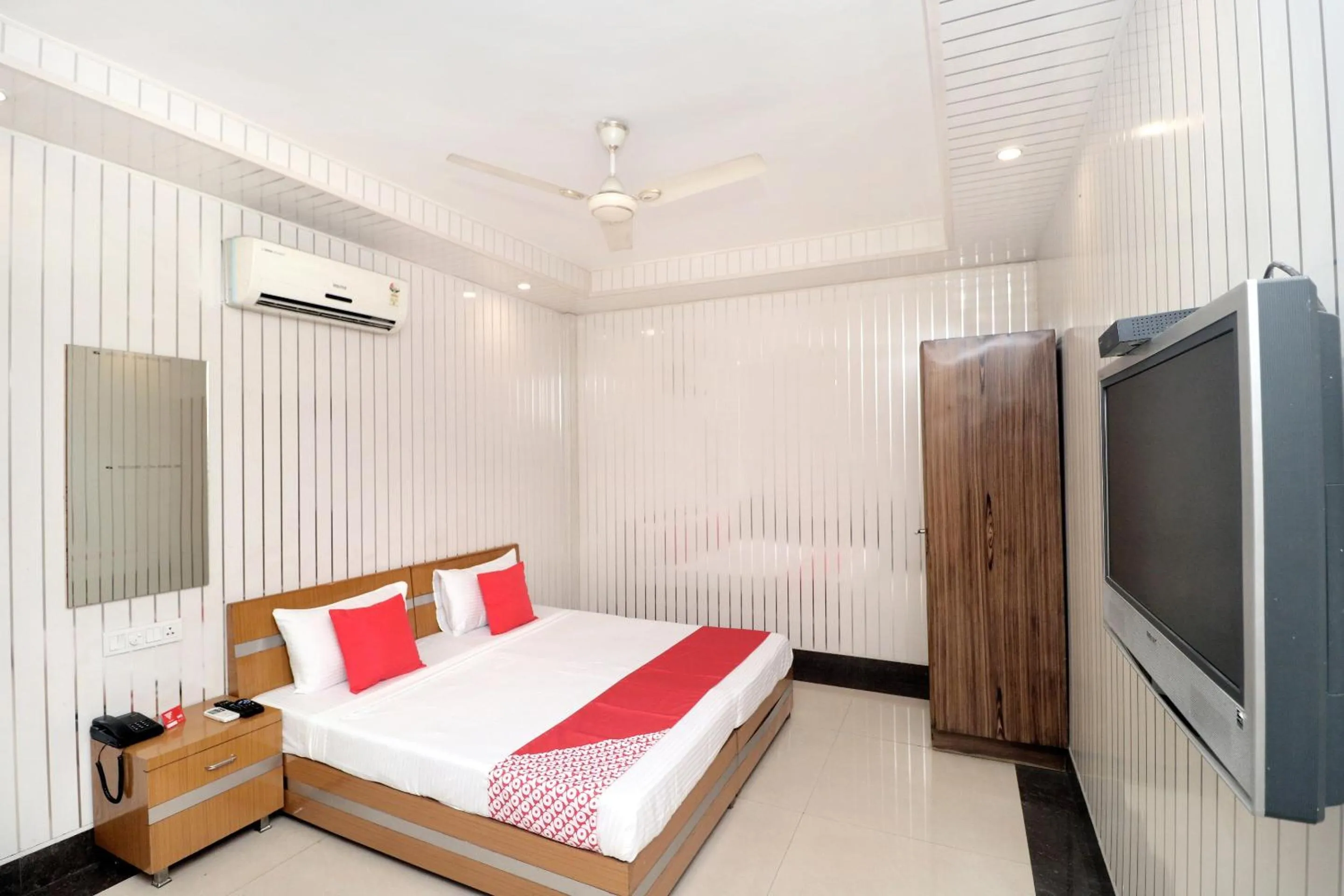 Bedroom, Bed in Hotel O Le Bon Ton