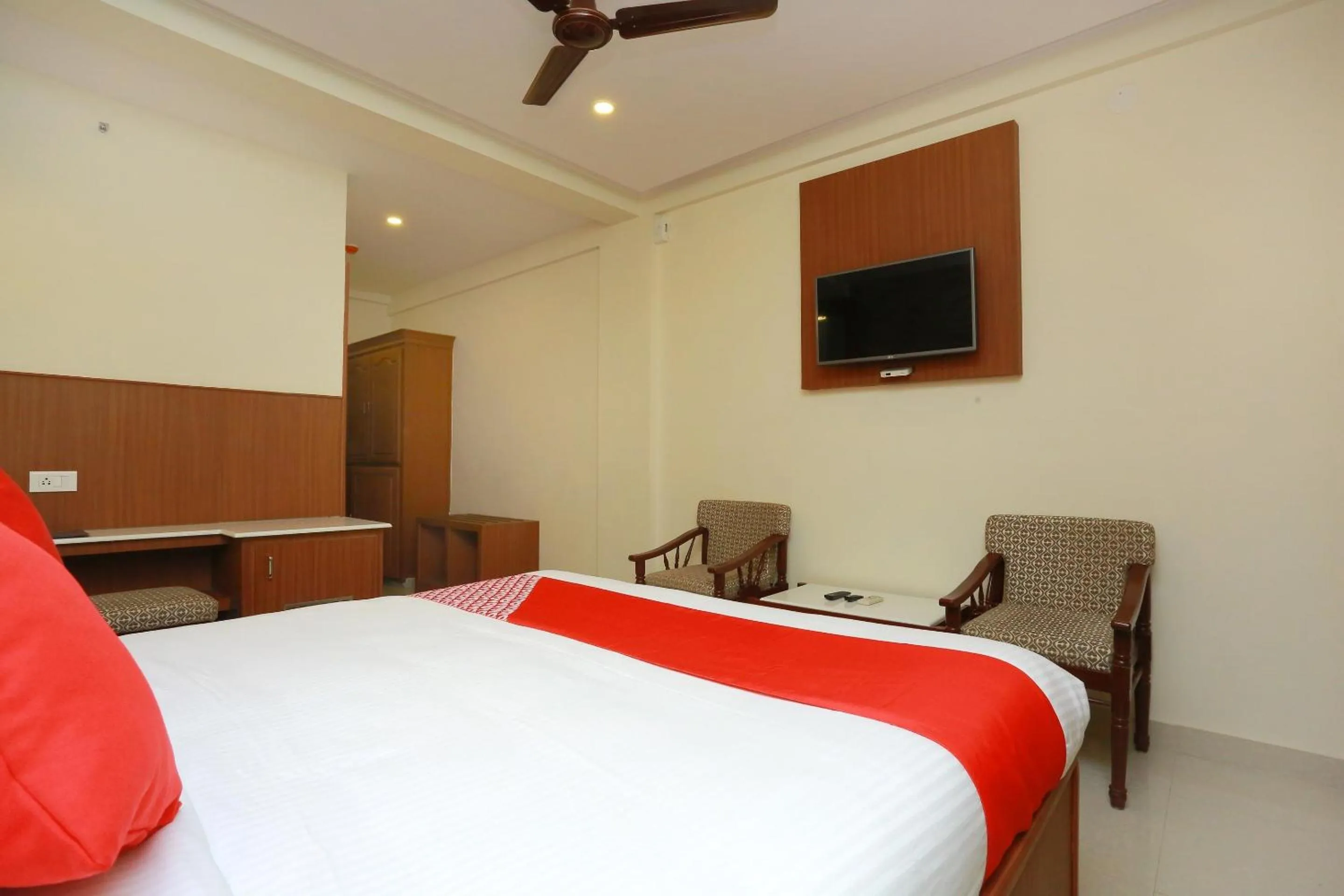 Bedroom, Bed in Super Capital O Kovilakam Residency