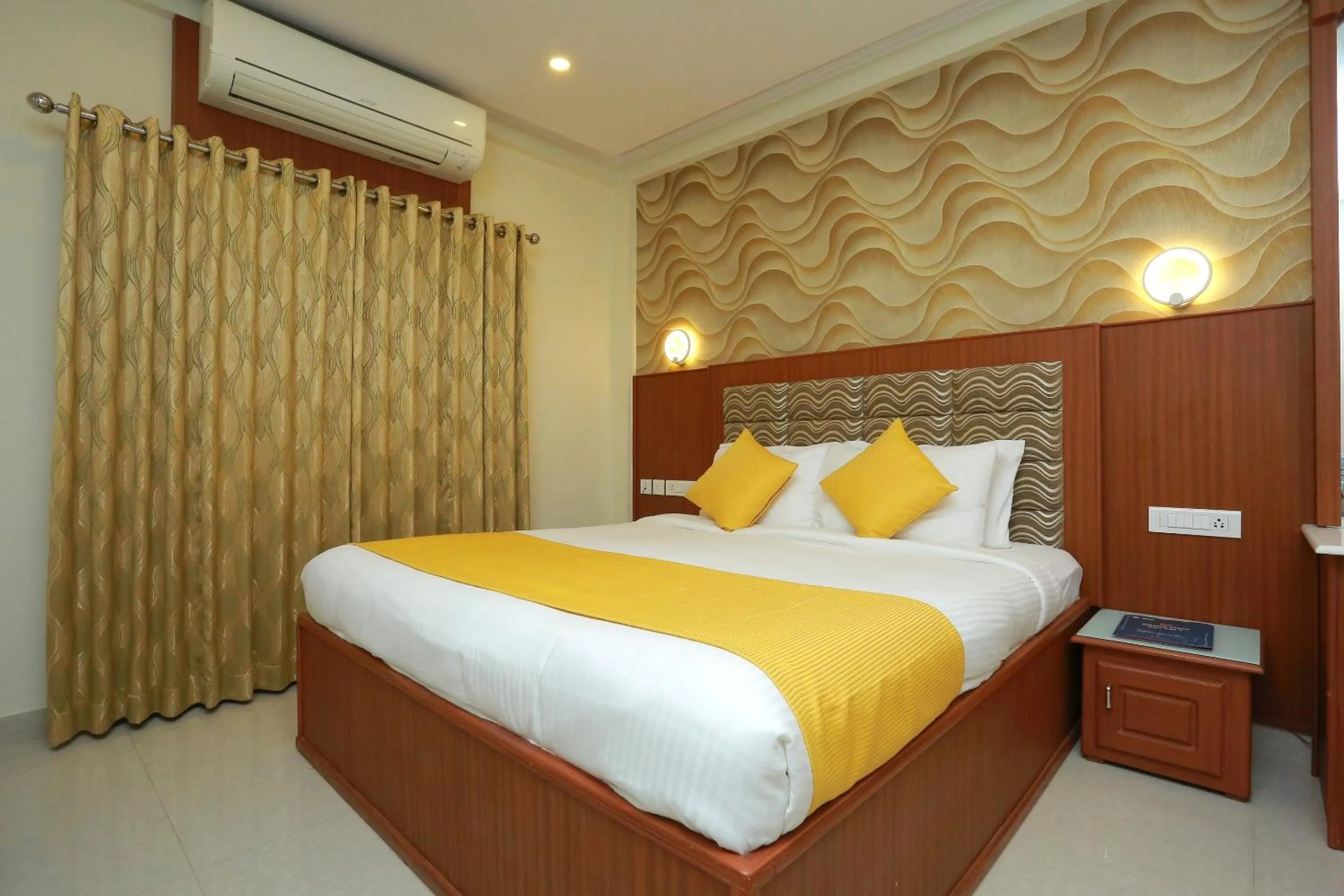 Bedroom, Bed in Super Capital O Kovilakam Residency
