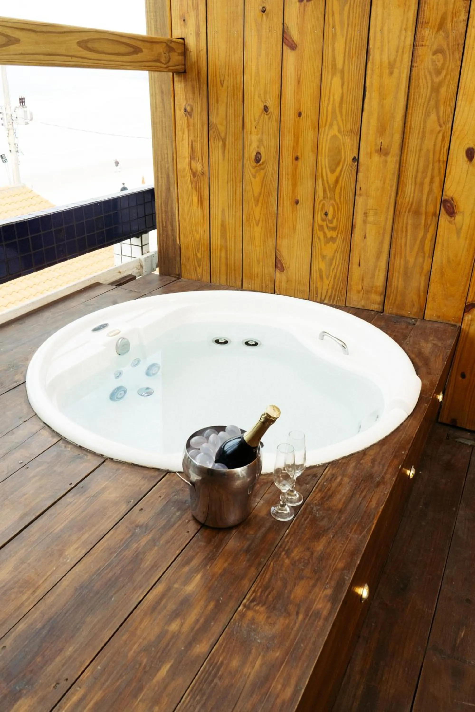 Hot Tub in Cris Hotel