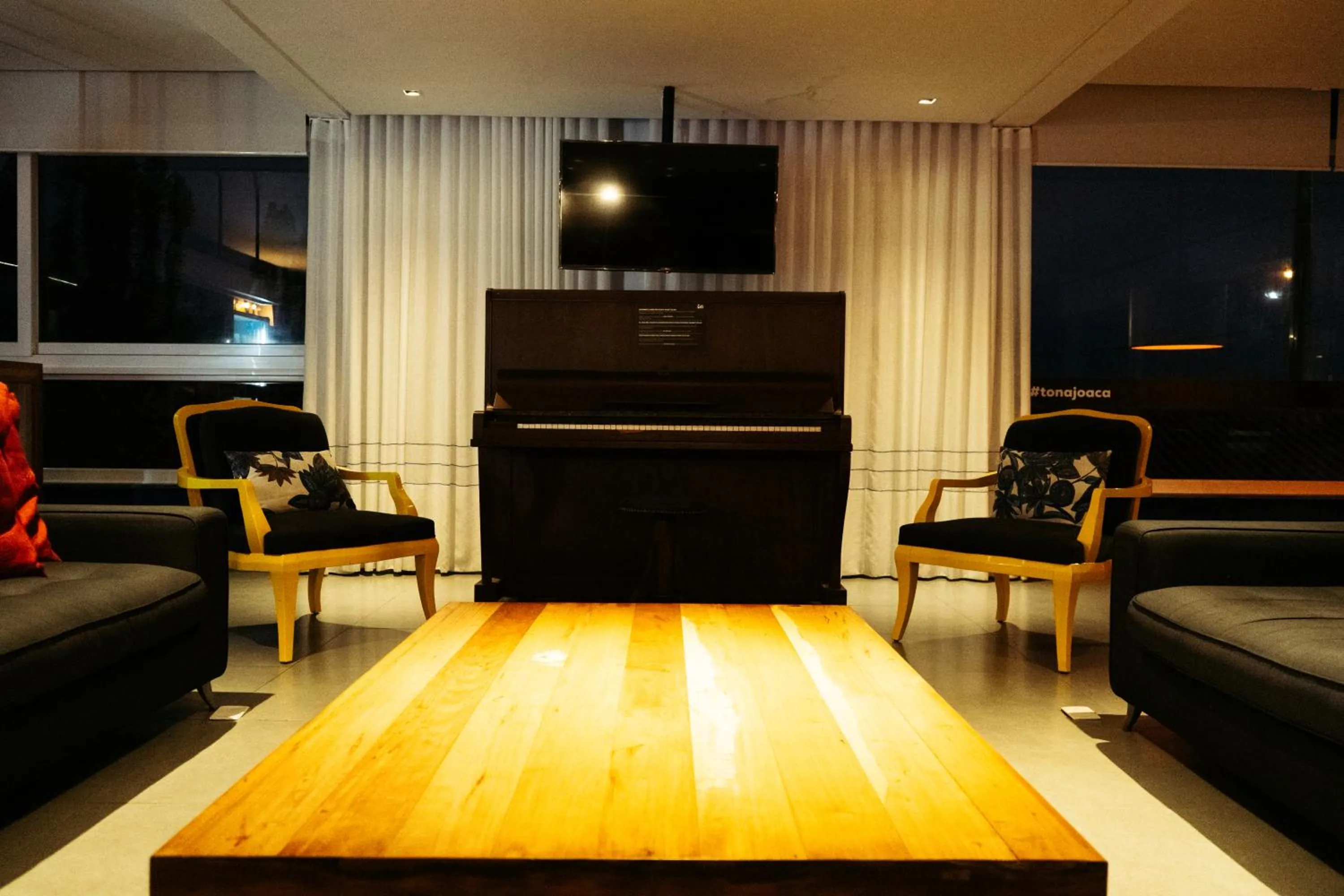 Living room in Cris Hotel