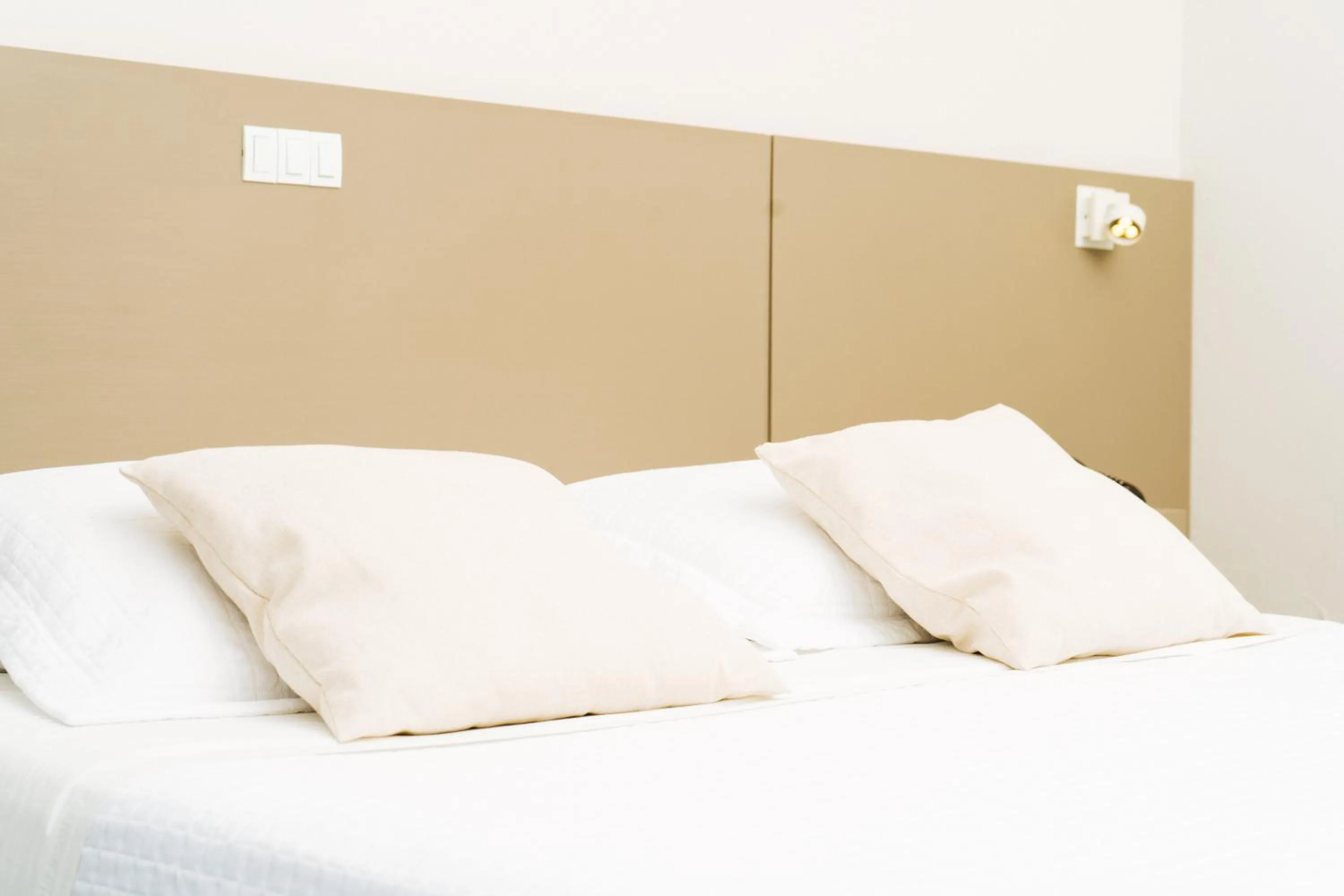 Bedroom, Bed in Cris Hotel