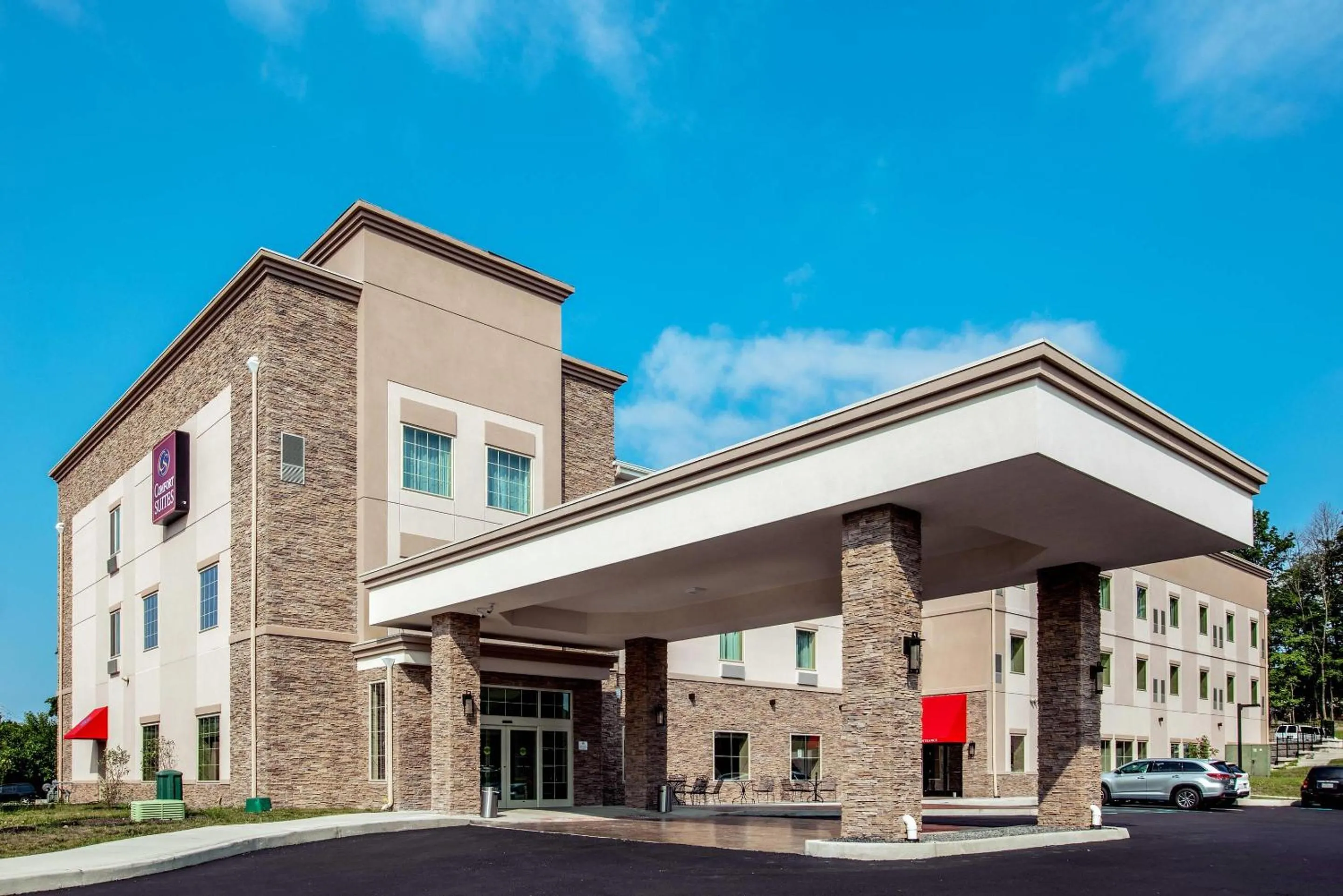 Property building in Comfort Suites Fishkill near Interstate 84