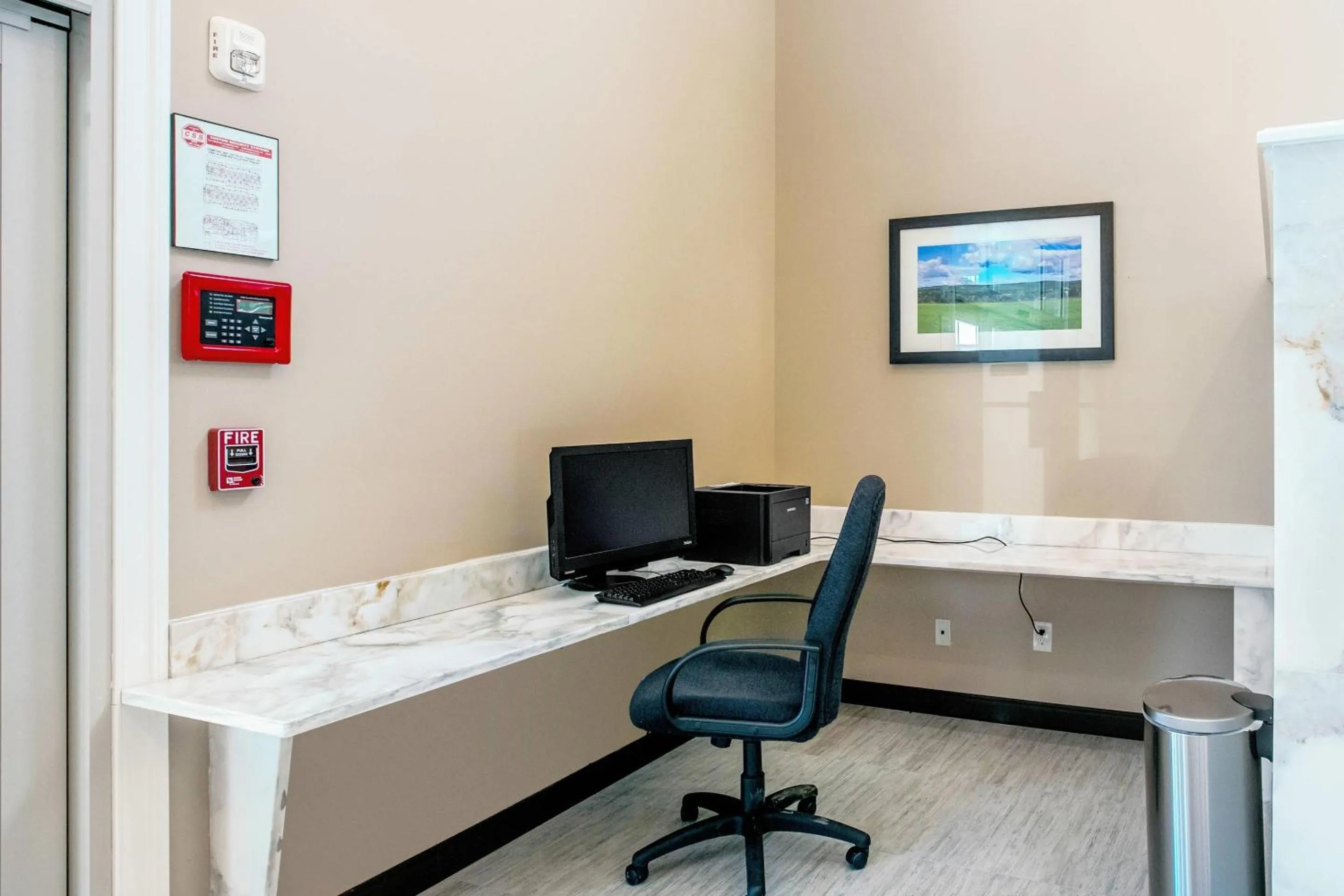 Business facilities in Comfort Suites Fishkill near Interstate 84