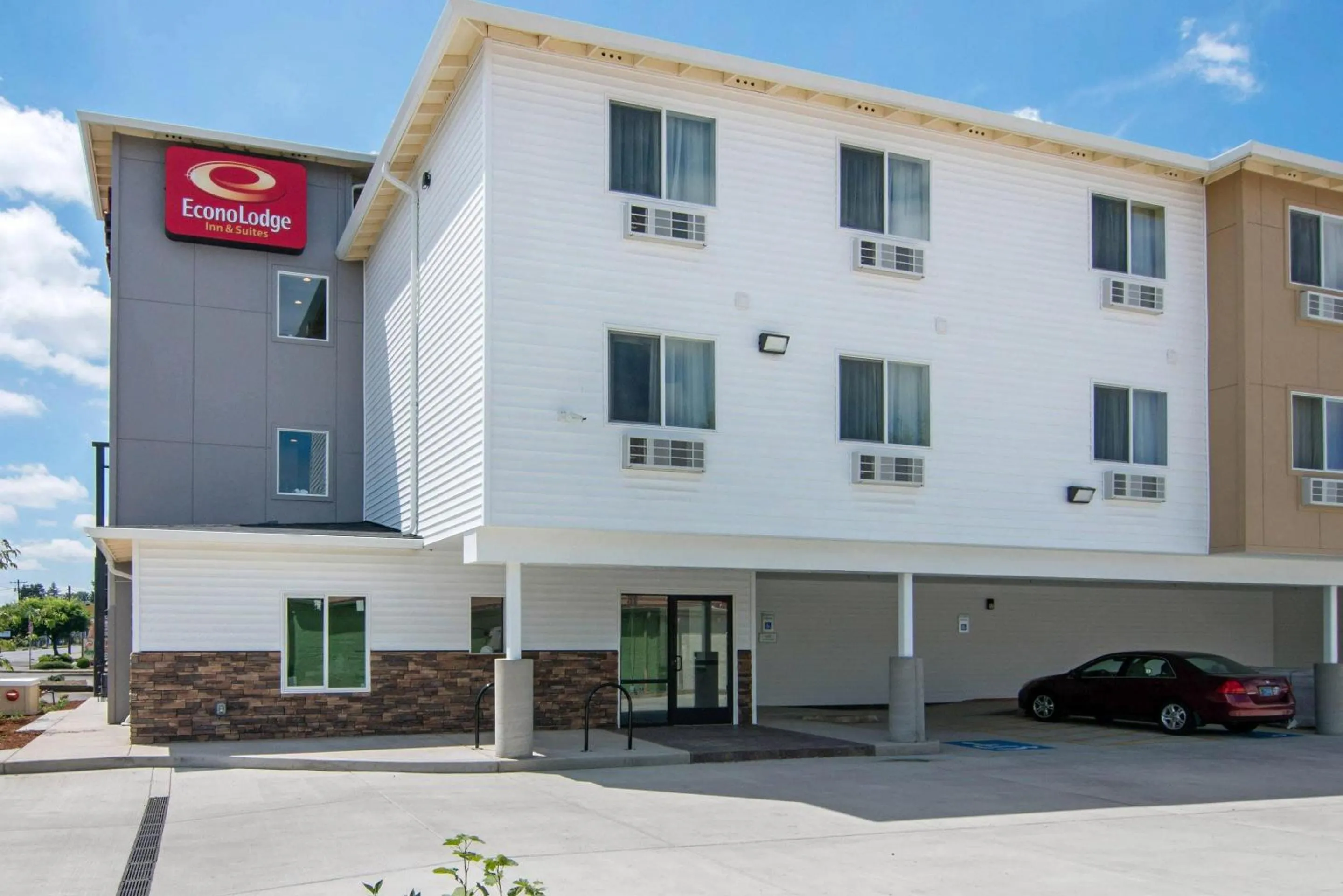 Property building in Econo Lodge Inn & Suites Springfield Main Street