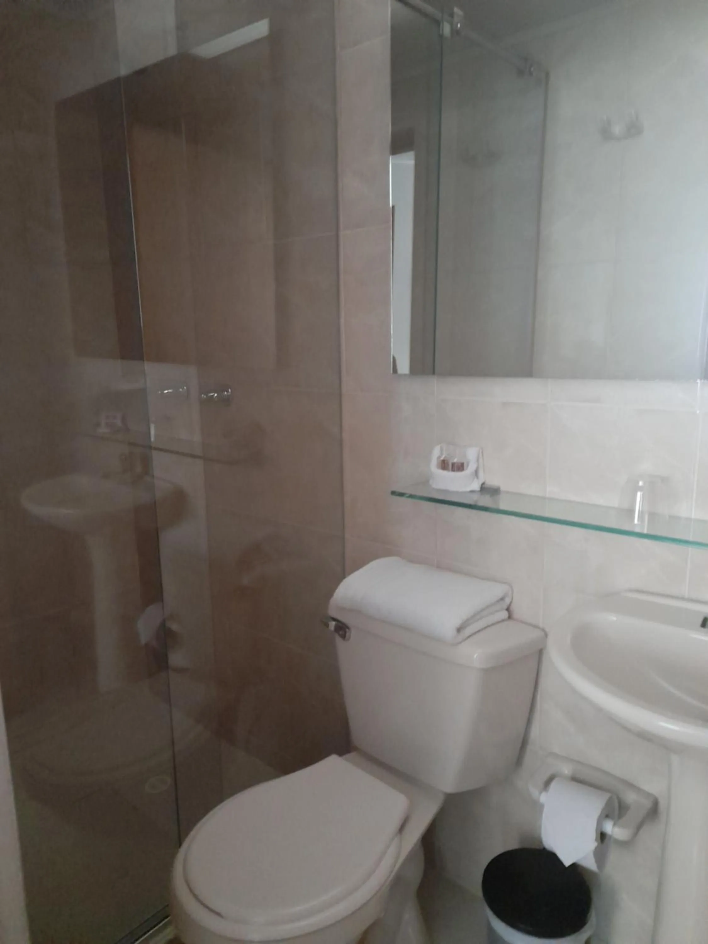 Bathroom in Hotel Confort Bogota