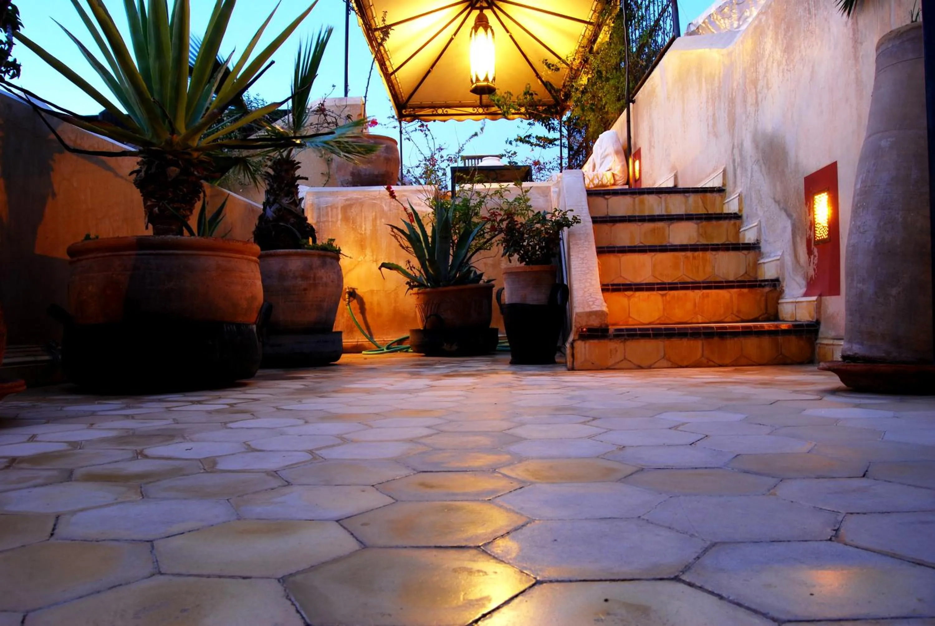 Restaurant/places to eat in Riad Bamileke