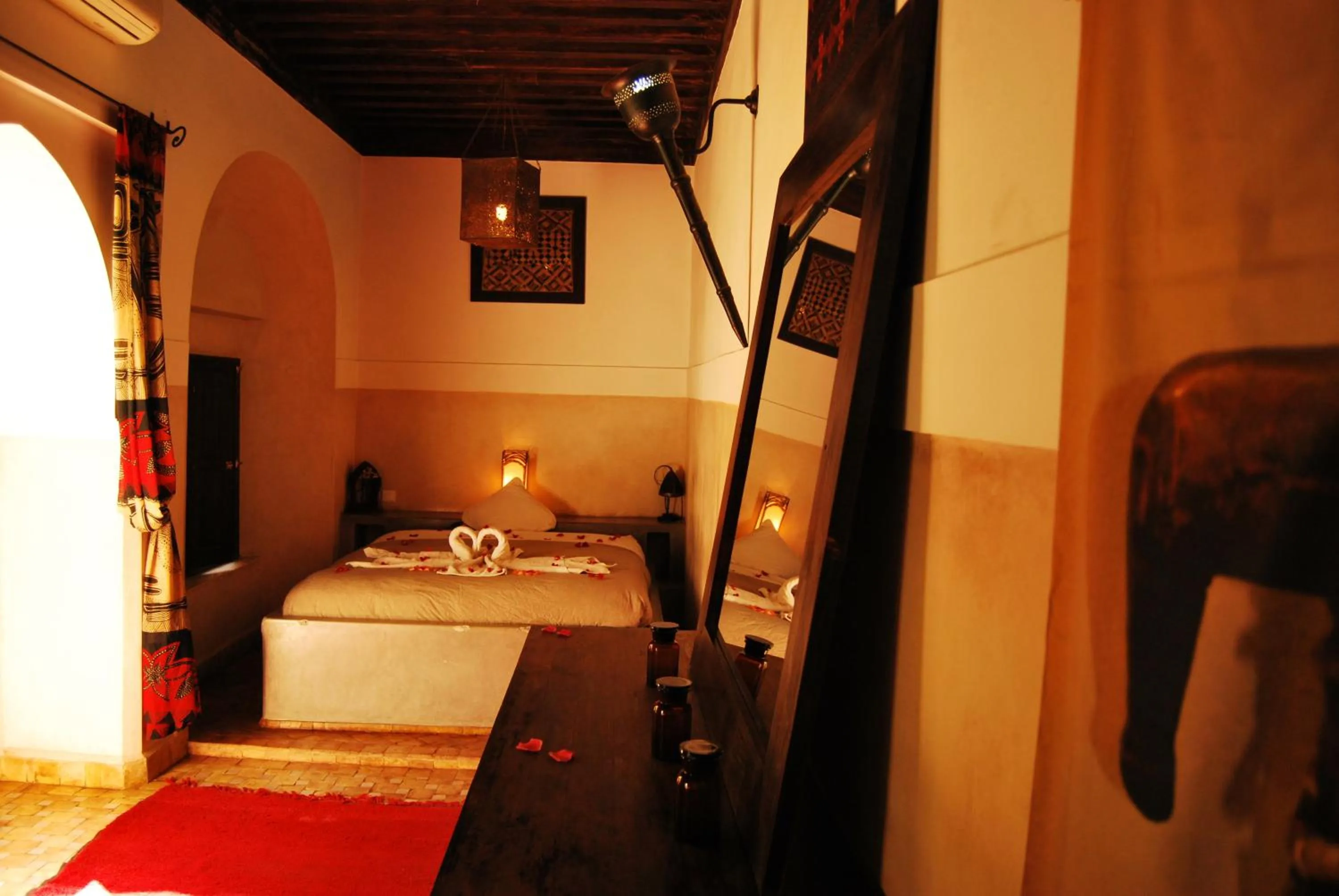 Decorative detail, Bed in Riad Bamileke