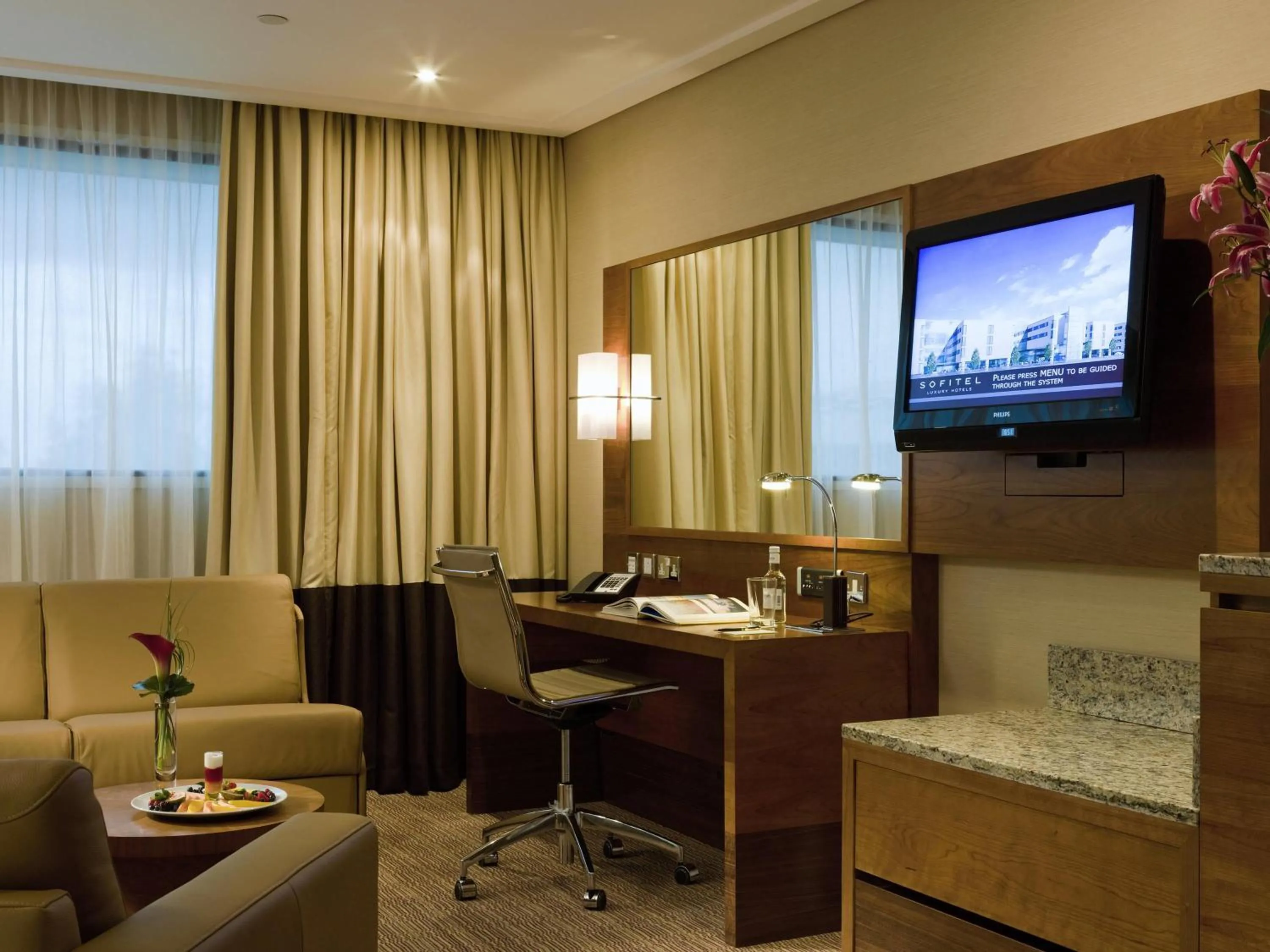 Photo of the whole room in Sofitel London Heathrow