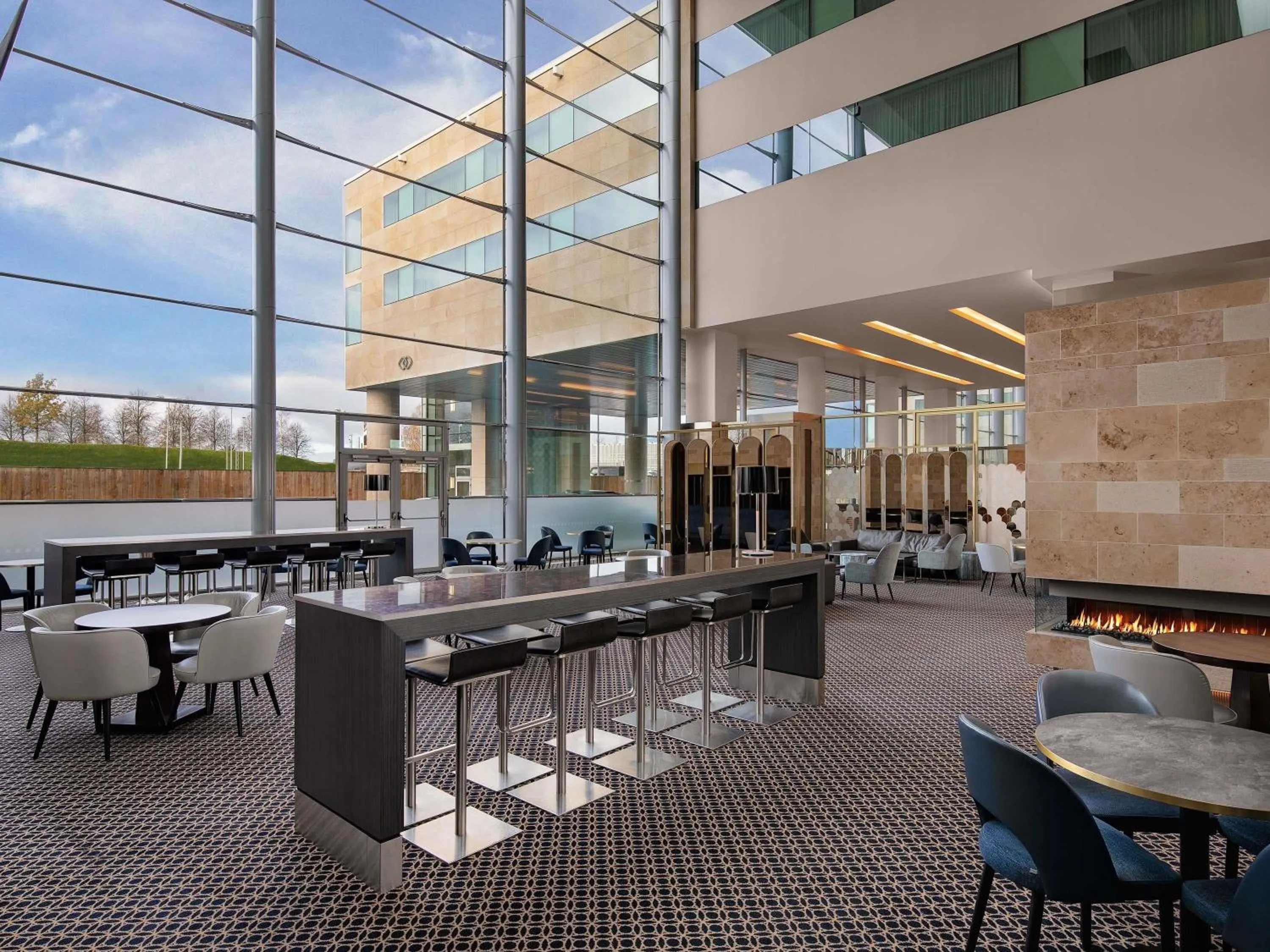 Lounge or bar in Sofitel London Heathrow