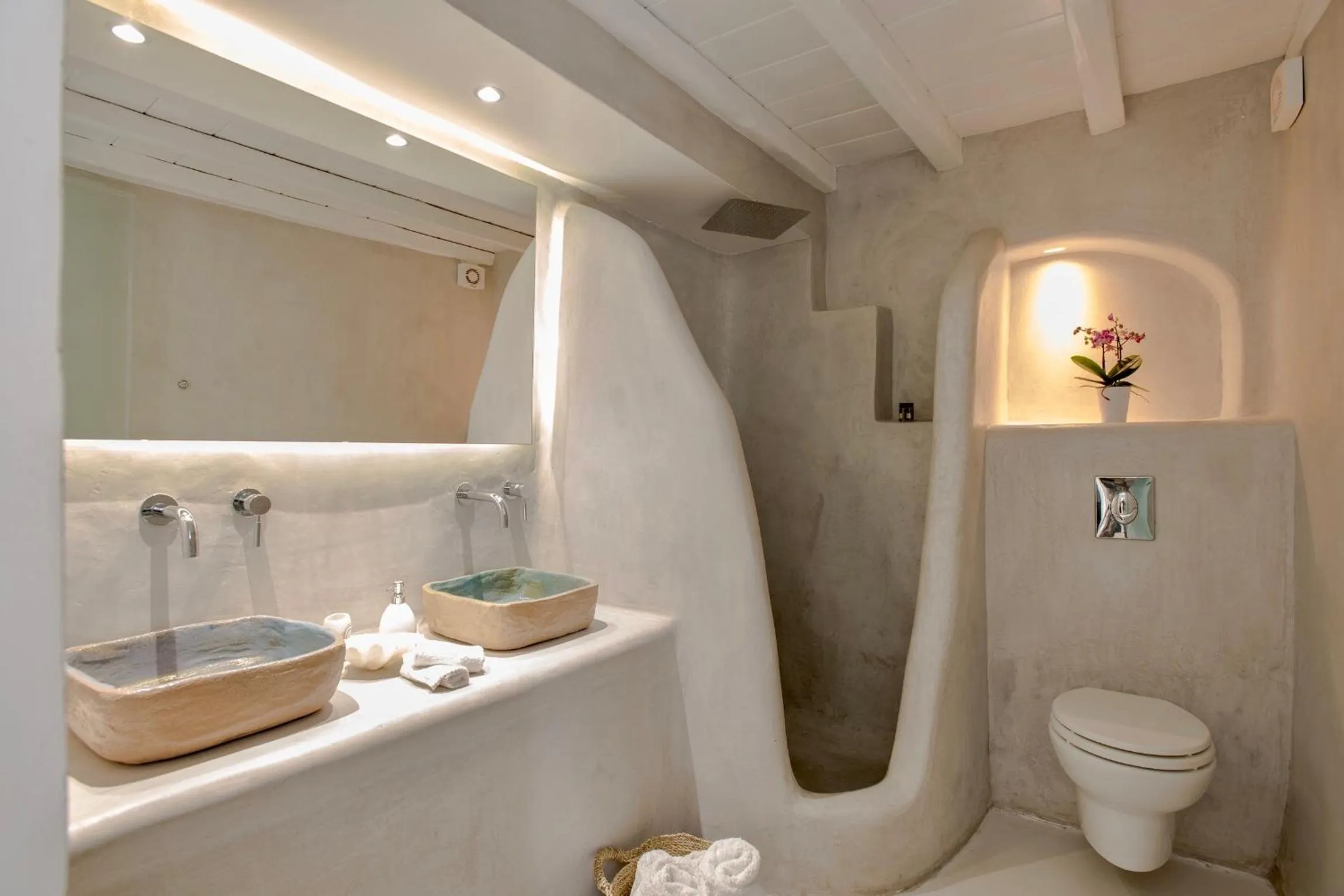 Shower in Mykonos Village