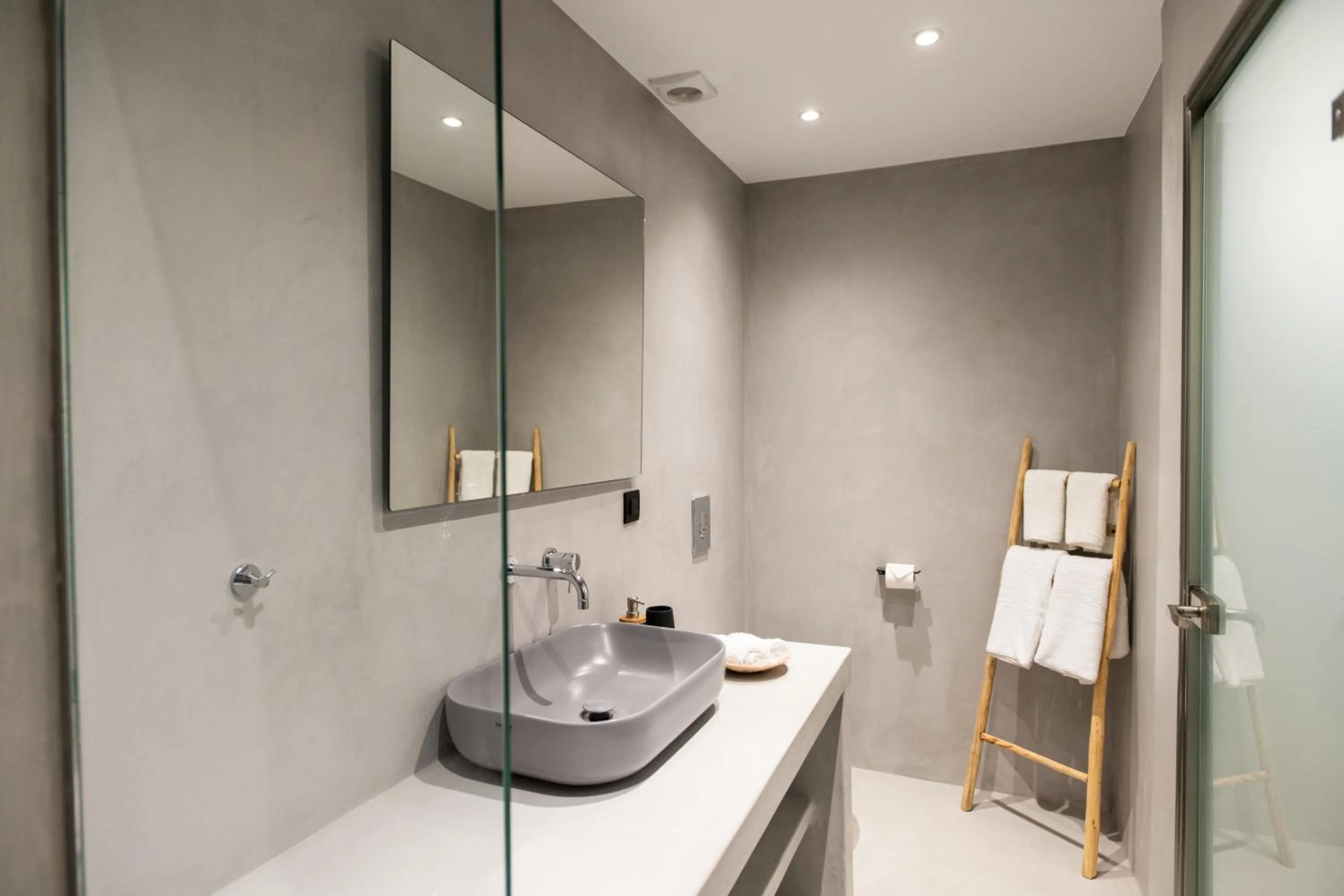 Shower in Mykonos Village