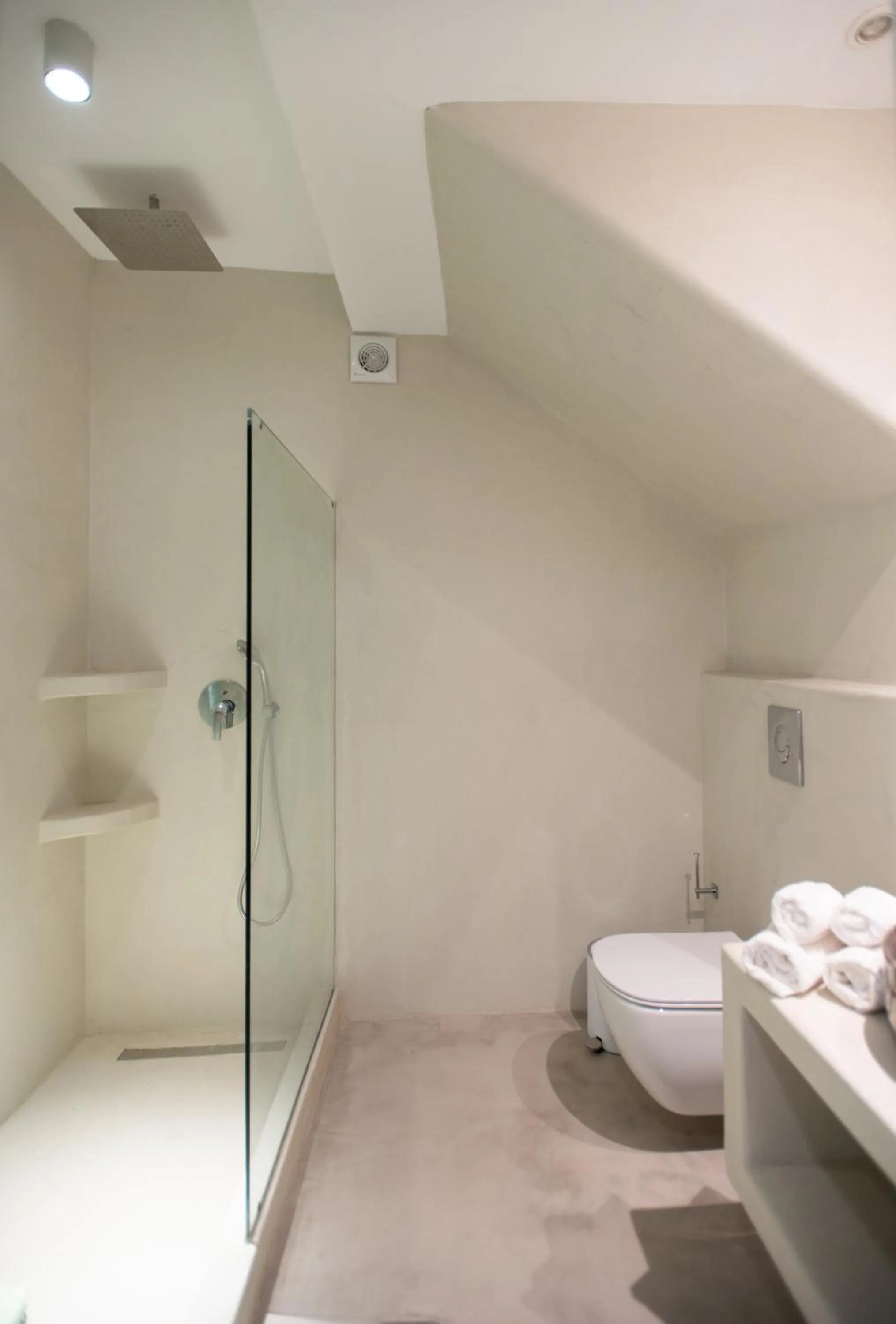 Shower in Mykonos Village