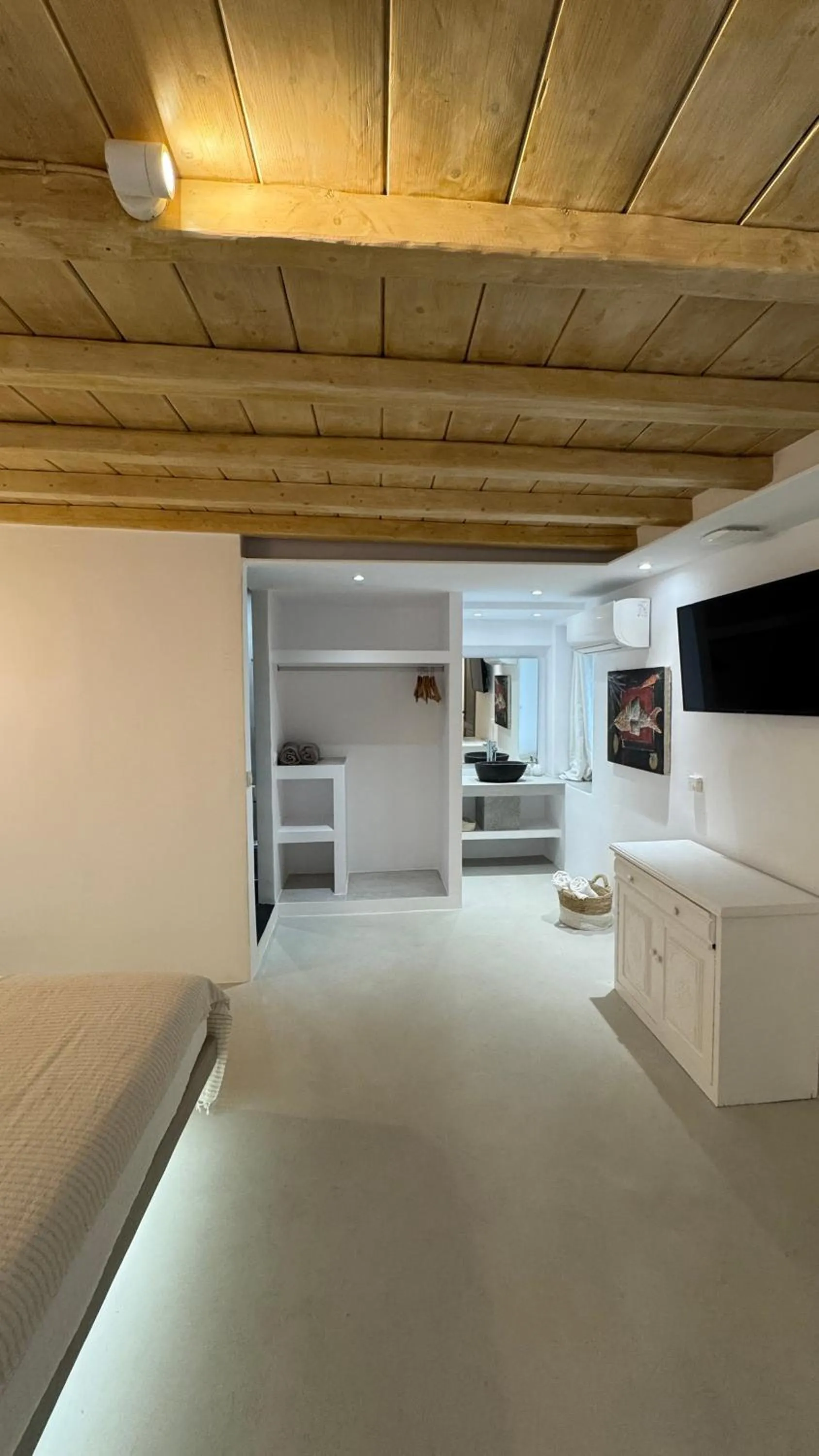 Bed in Mykonos Village