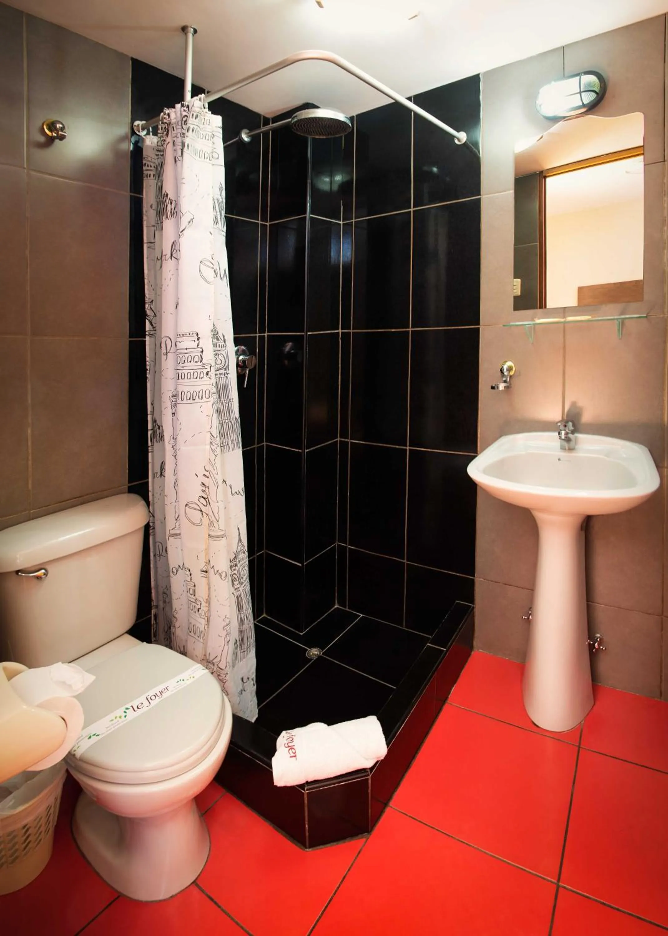 Shower in Le Foyer Arequipa