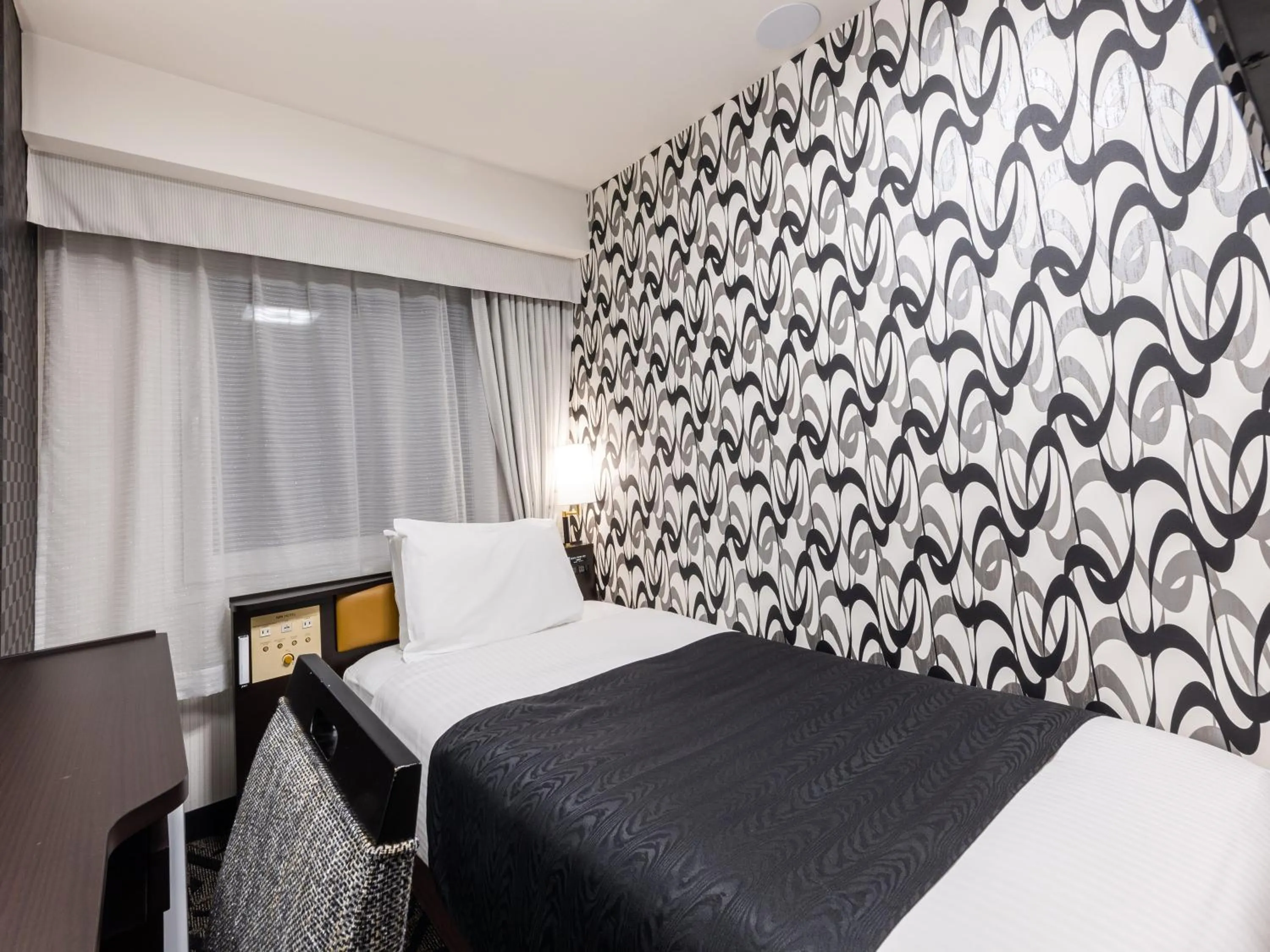 Photo of the whole room, Bed in APA Hotel Kyoto Eki Horikawadori