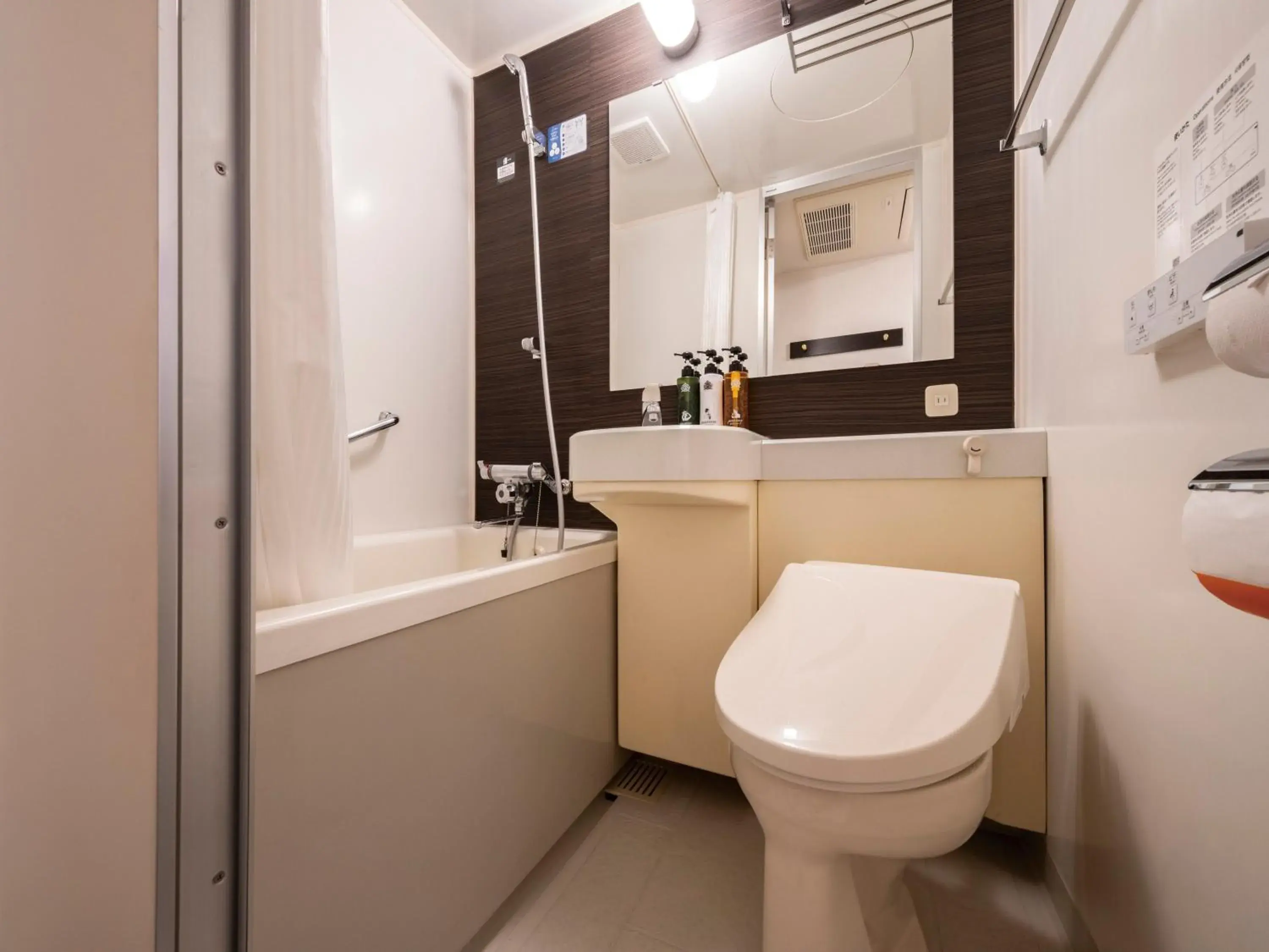 Twin Room - Non-Smoking in APA Hotel & Resort Tokyo Bay Shiomi Twin Room - Non-Smoking in APA Hotel & Resort Tokyo Bay Shiomi