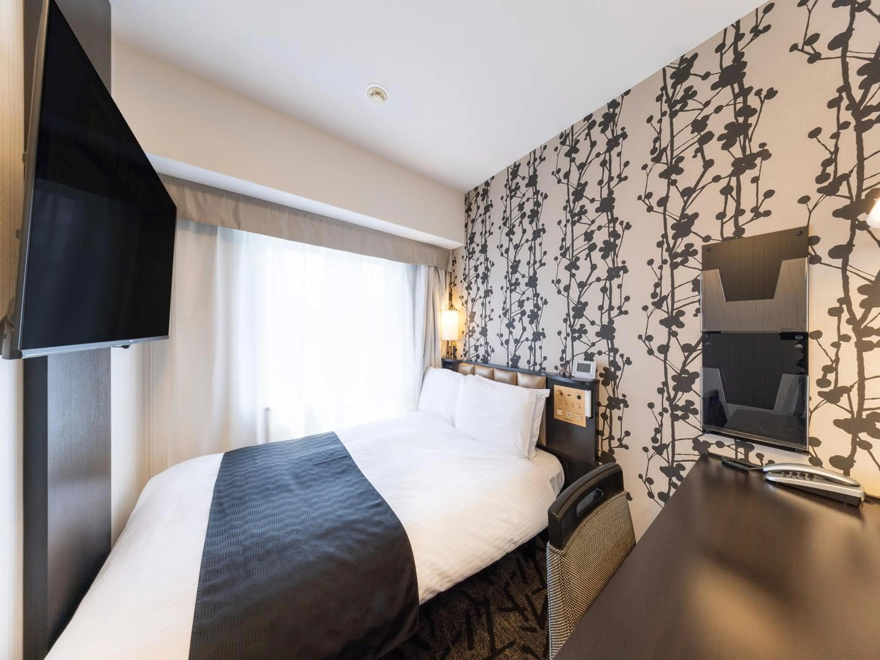 Photo of the whole room, Bed in APA Hotel Yodoyabashi Ekimae