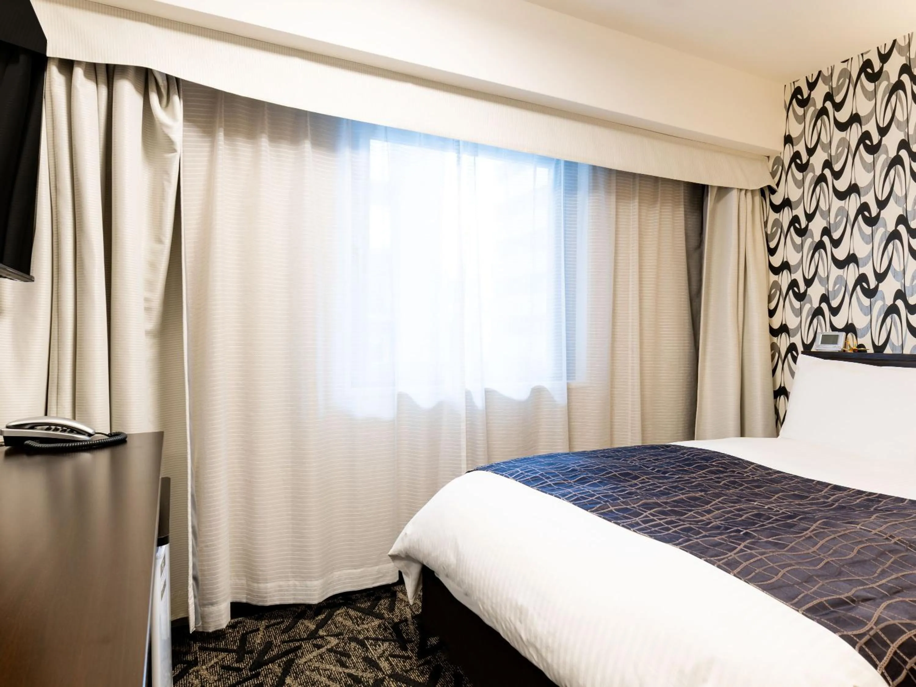 Photo of the whole room, Bed in APA Hotel Midosuji Hommachi Ekimae