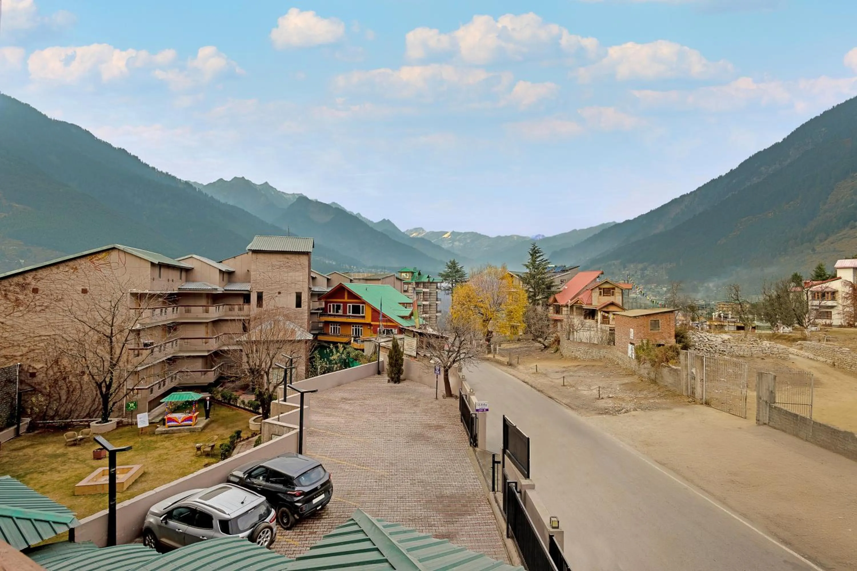 Street view in Sterling Manali