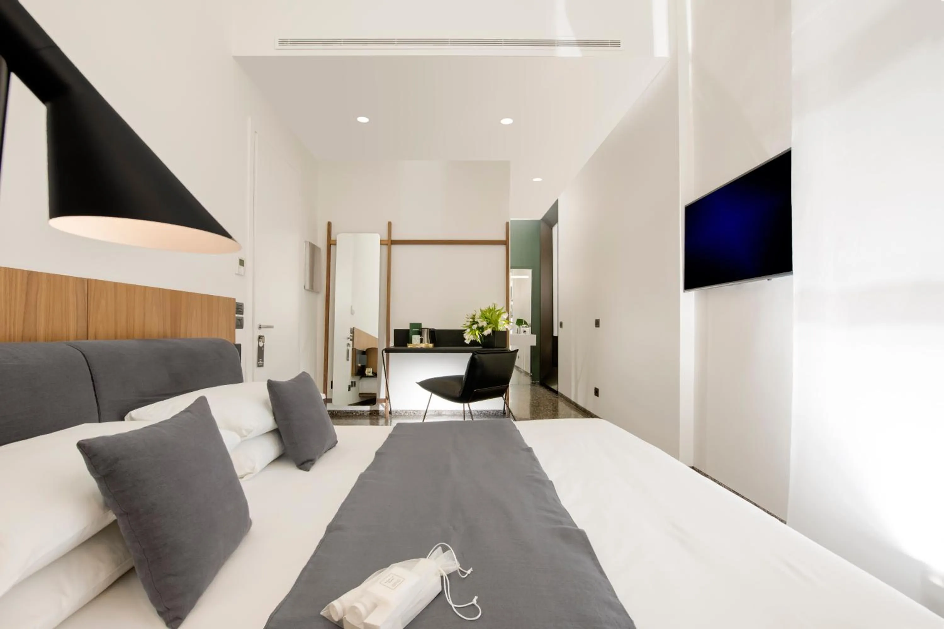 Photo of the whole room, Bed in Hotel Royal Bissolati