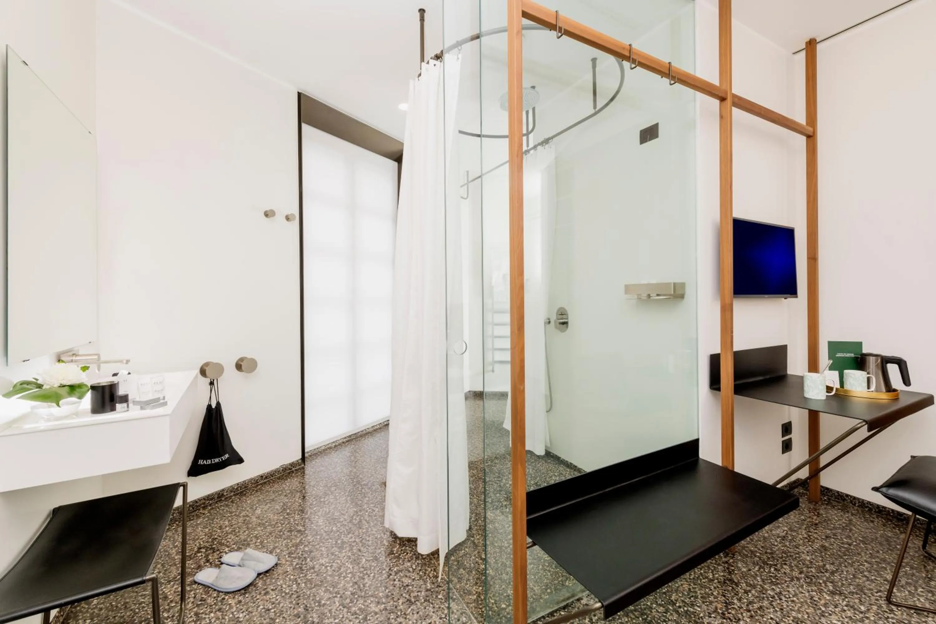 Shower in Hotel Royal Bissolati