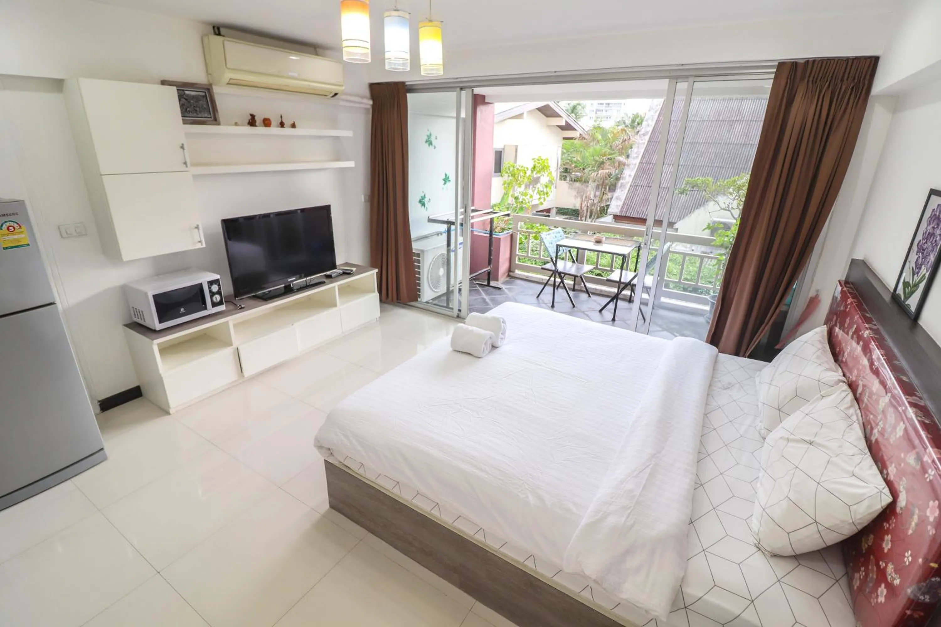 Bedroom, Bed in Baan Sabai Rama IV Apartment