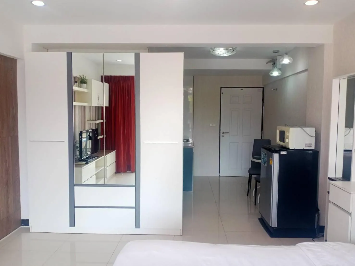 Photo of the whole room in Baan Sabai Rama IV Apartment