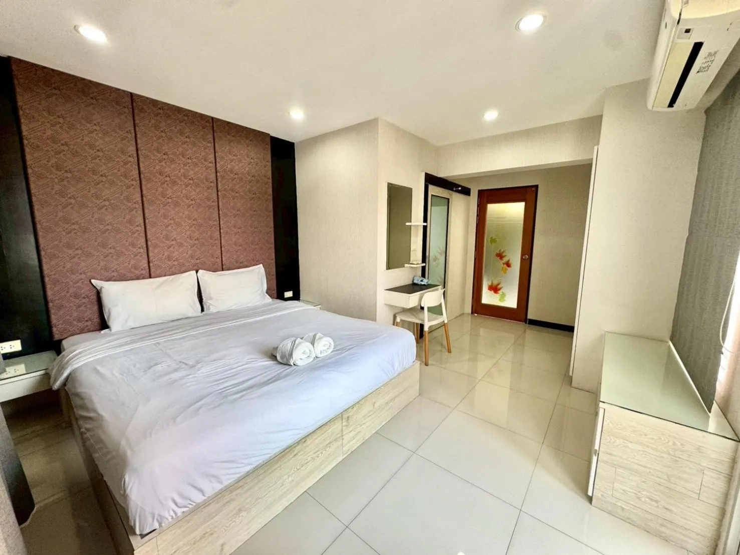 Bedroom, Bed in Baan Sabai Rama IV Apartment