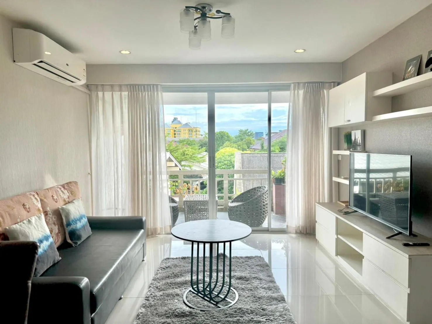 Living room in Baan Sabai Rama IV Apartment