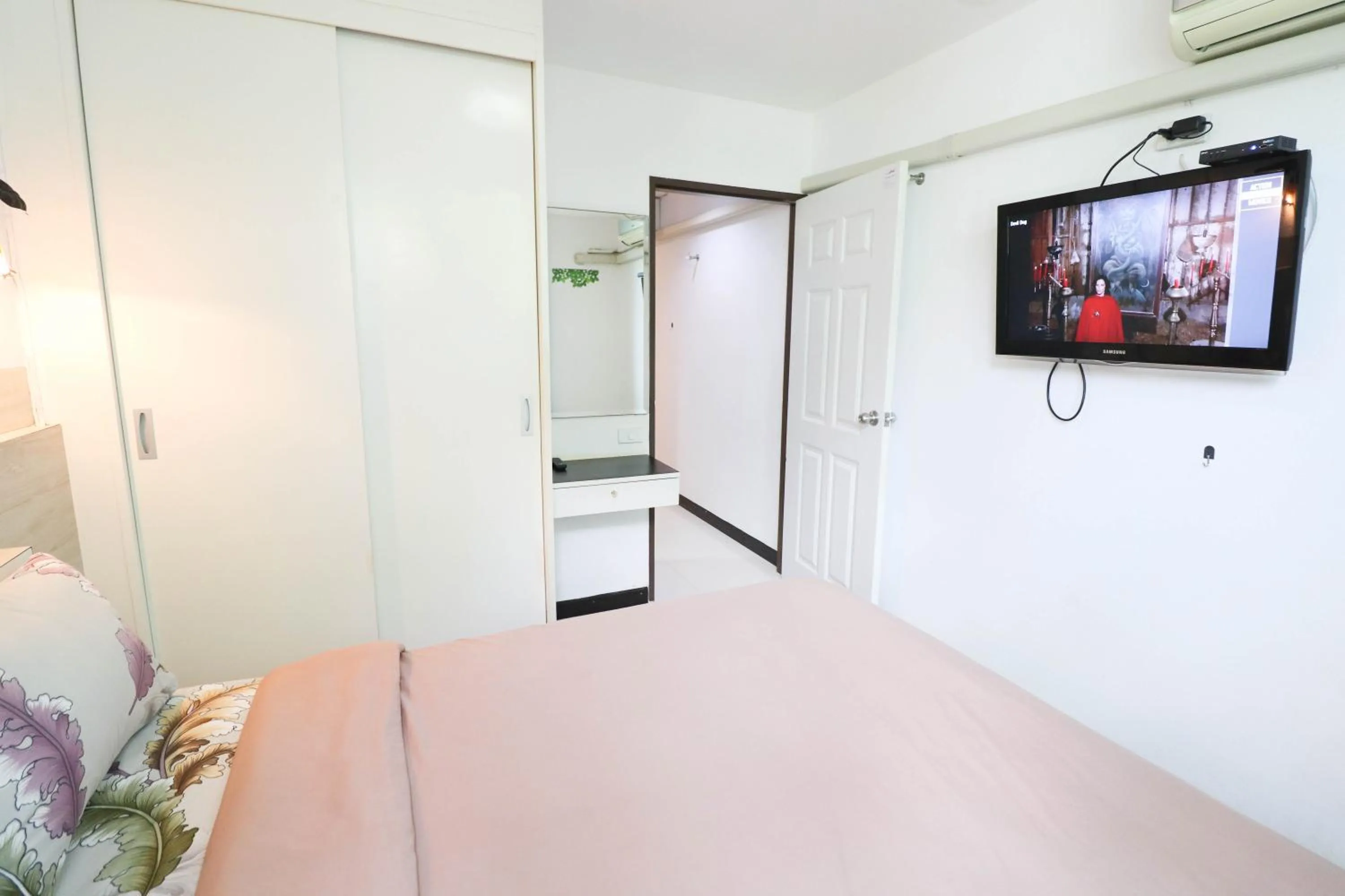 Bedroom, Bed in Baan Sabai Rama IV Apartment