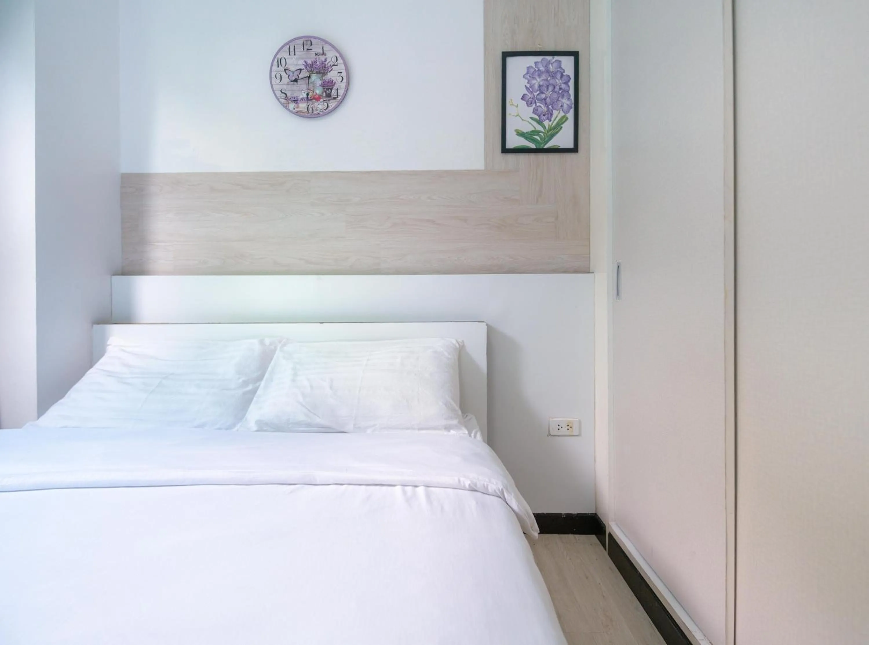 Bedroom, Bed in Baan Sabai Rama IV Apartment