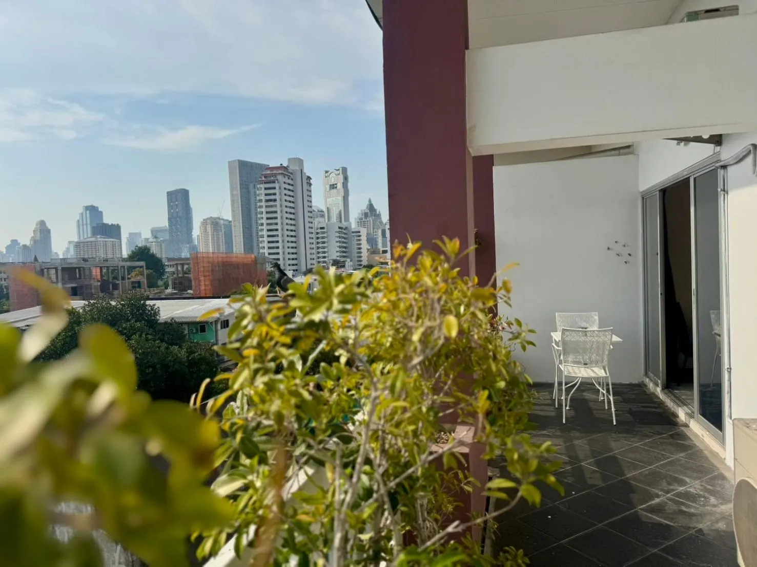 Balcony/Terrace in Baan Sabai Rama IV Apartment