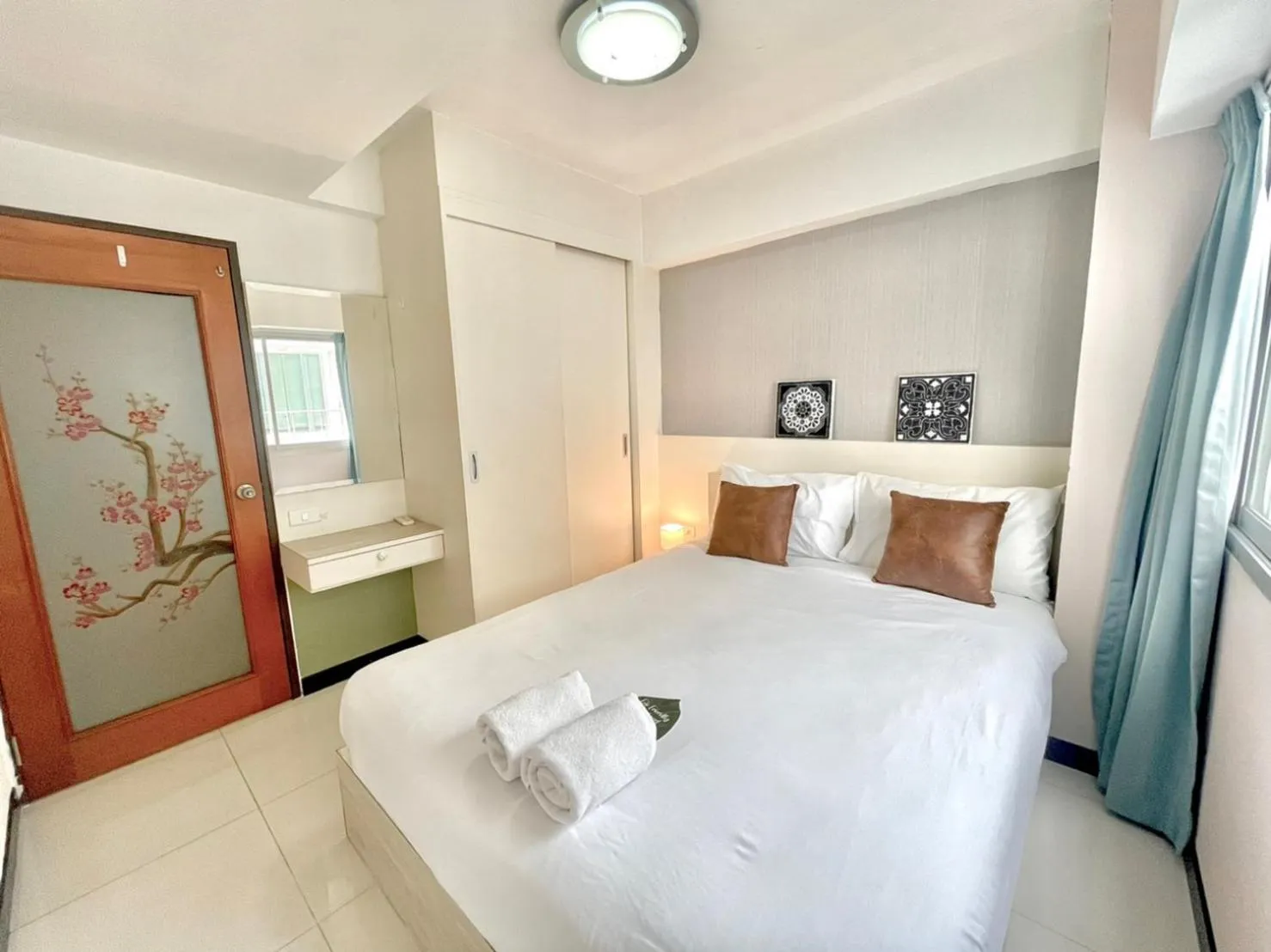 Bedroom, Bed in Baan Sabai Rama IV Apartment