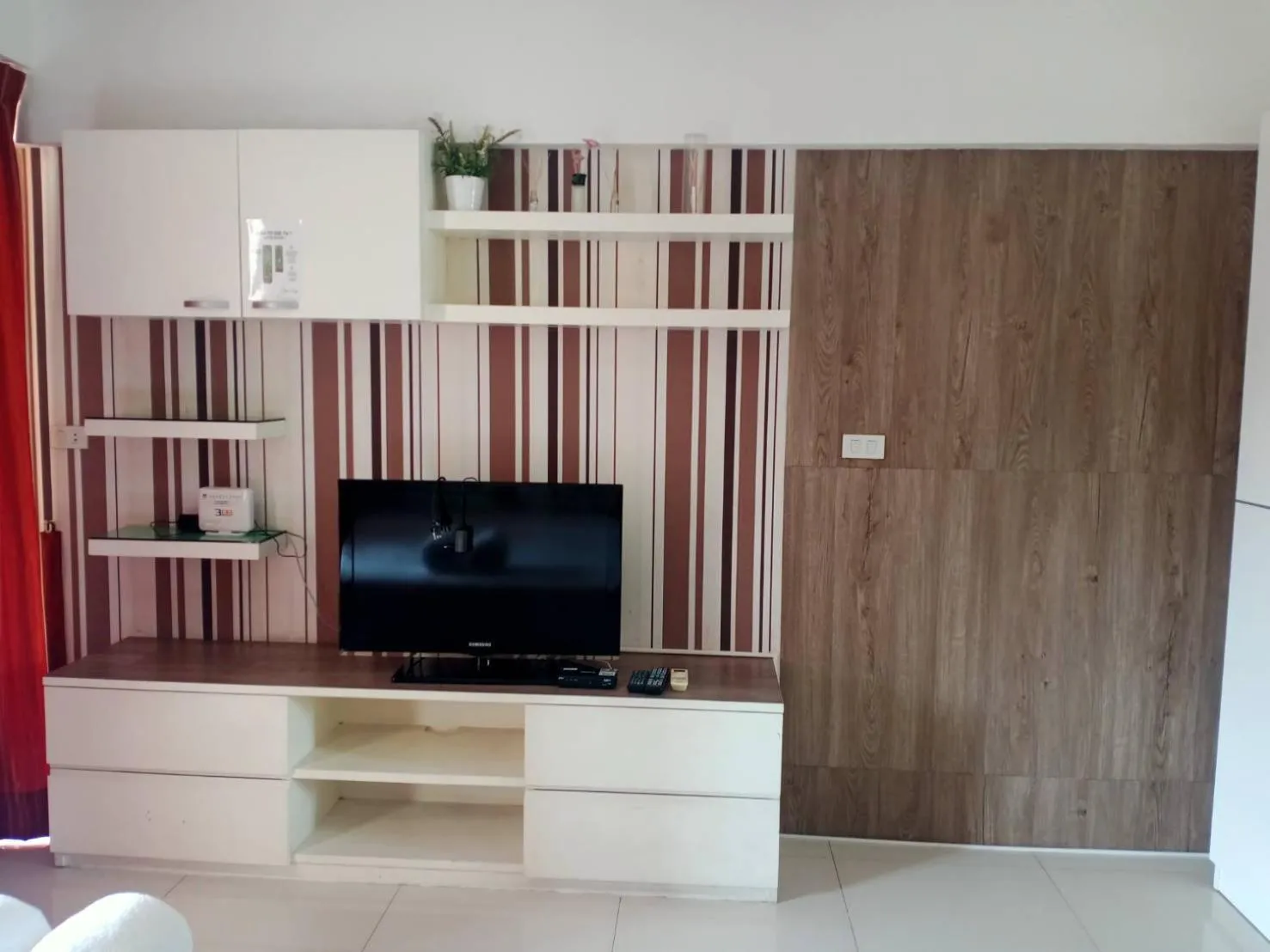 TV and multimedia in Baan Sabai Rama IV Apartment