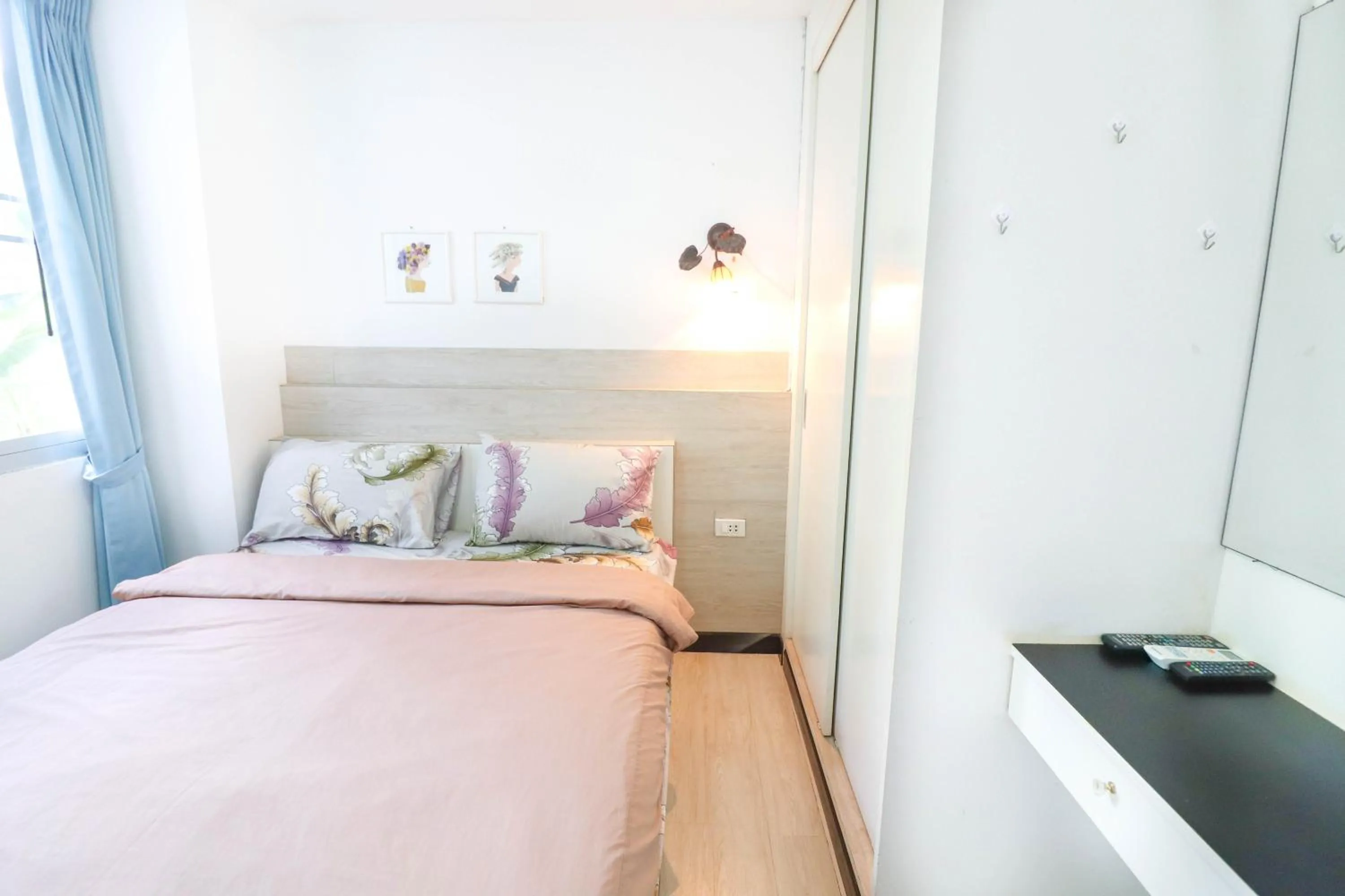 Bedroom, Bed in Baan Sabai Rama IV Apartment