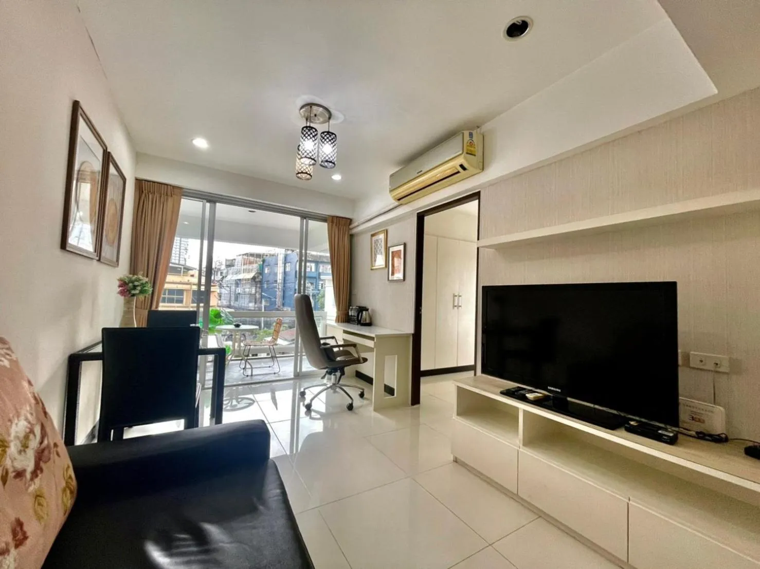 Living room in Baan Sabai Rama IV Apartment