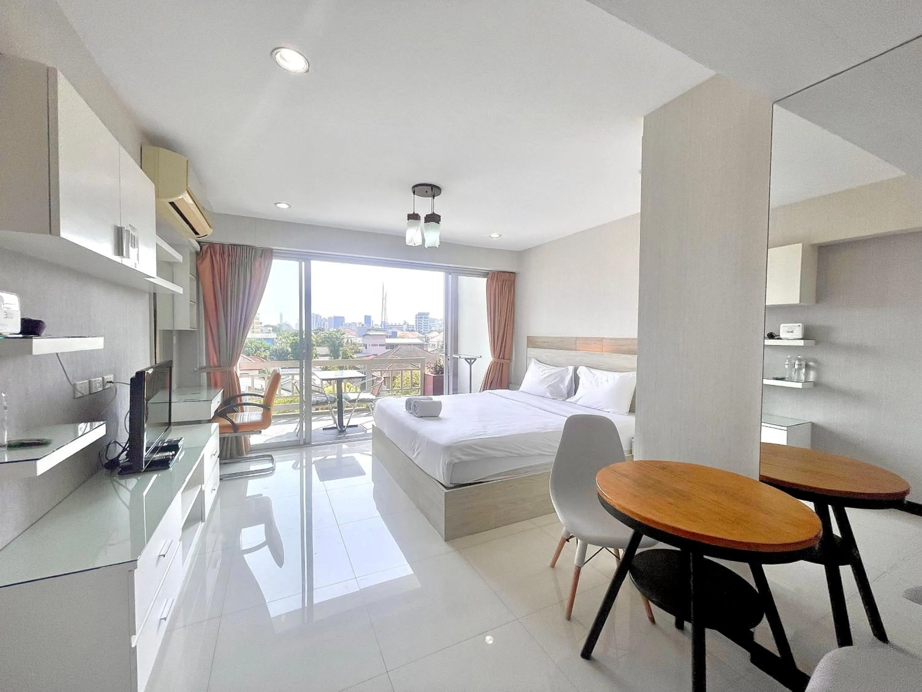 Photo of the whole room in Baan Sabai Rama IV Apartment