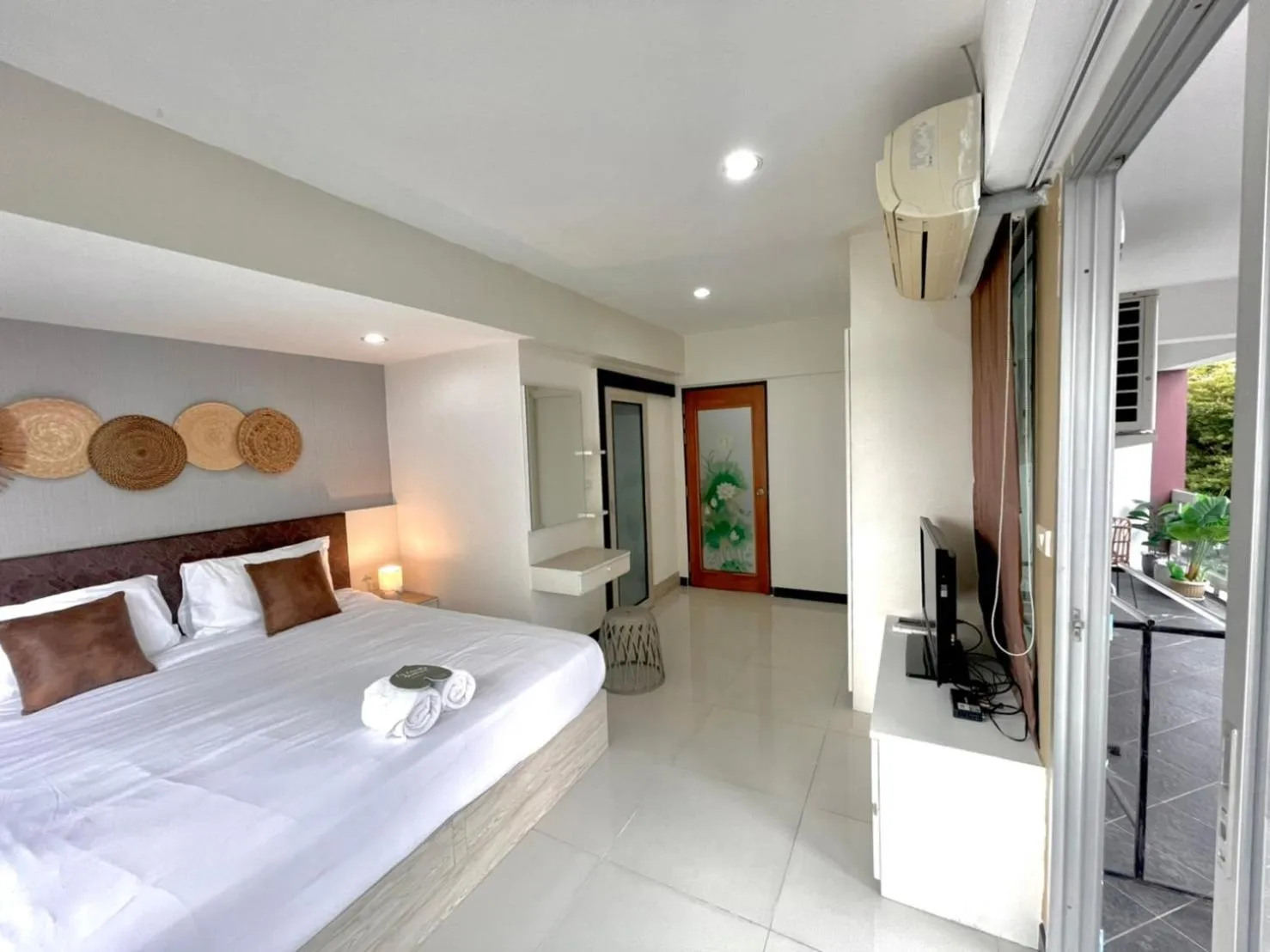 Bedroom, Bed in Baan Sabai Rama IV Apartment