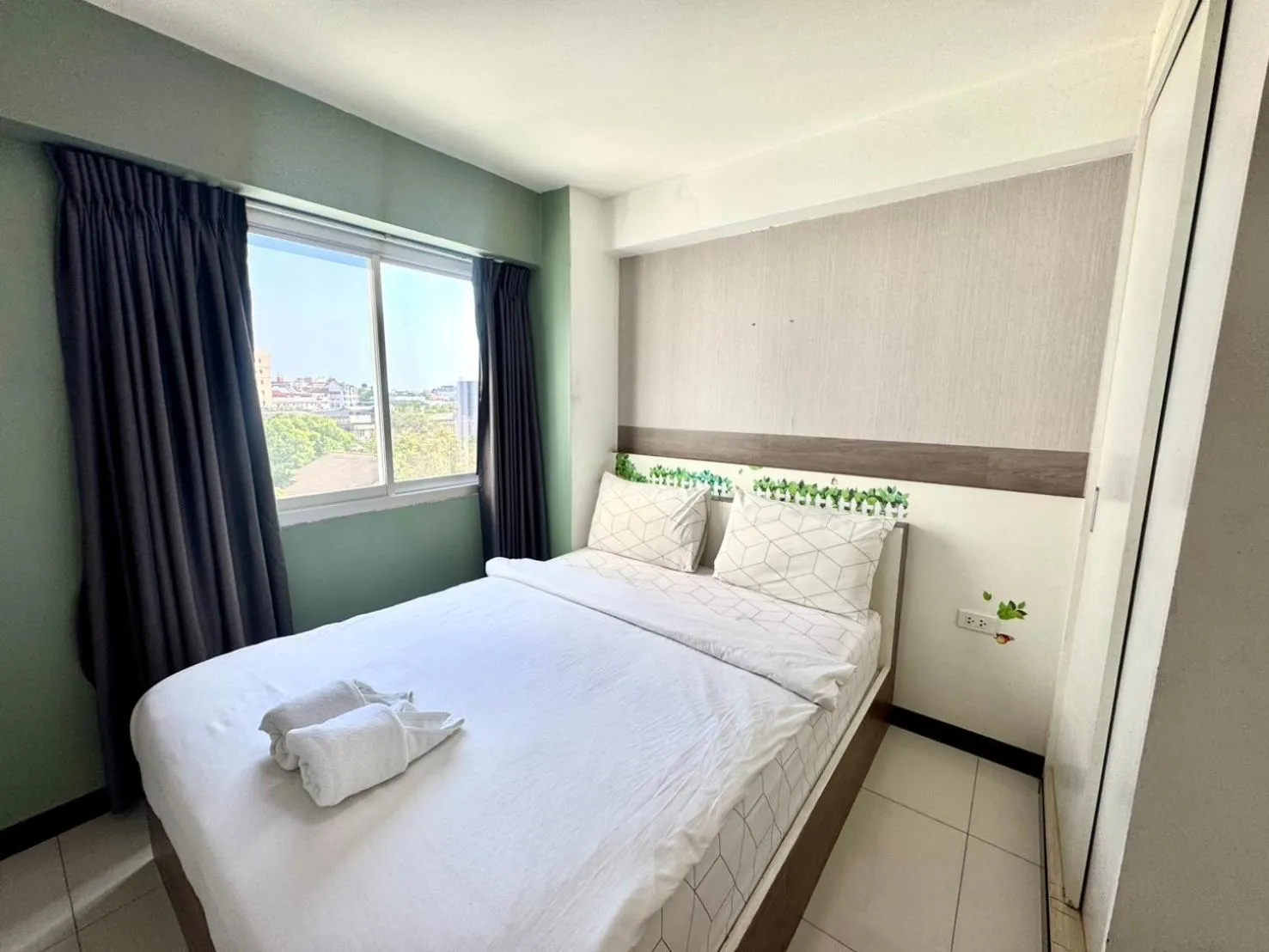 Bed in Baan Sabai Rama IV Apartment