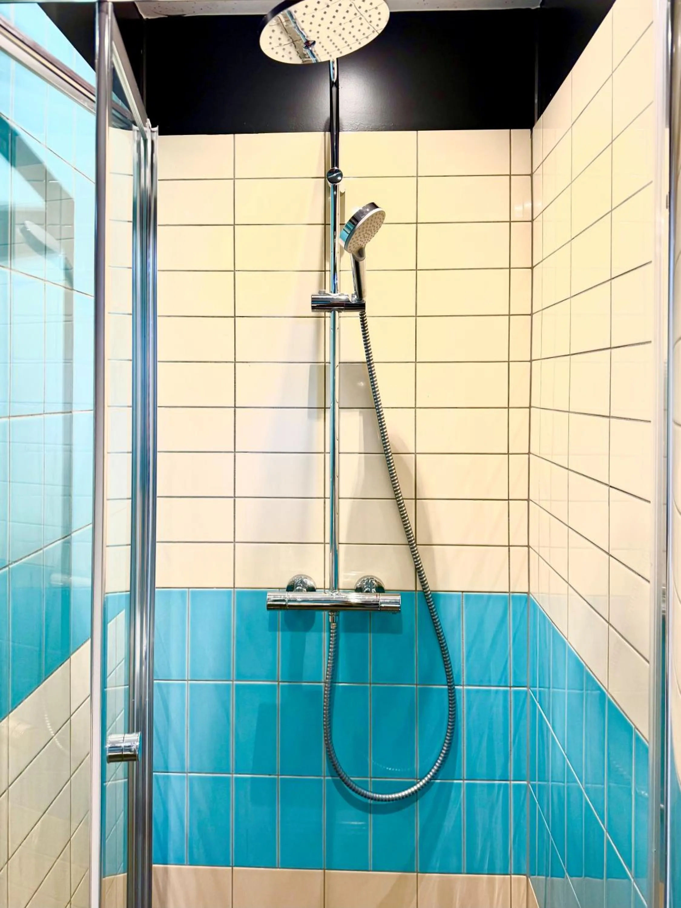 Shower in West End Hotel