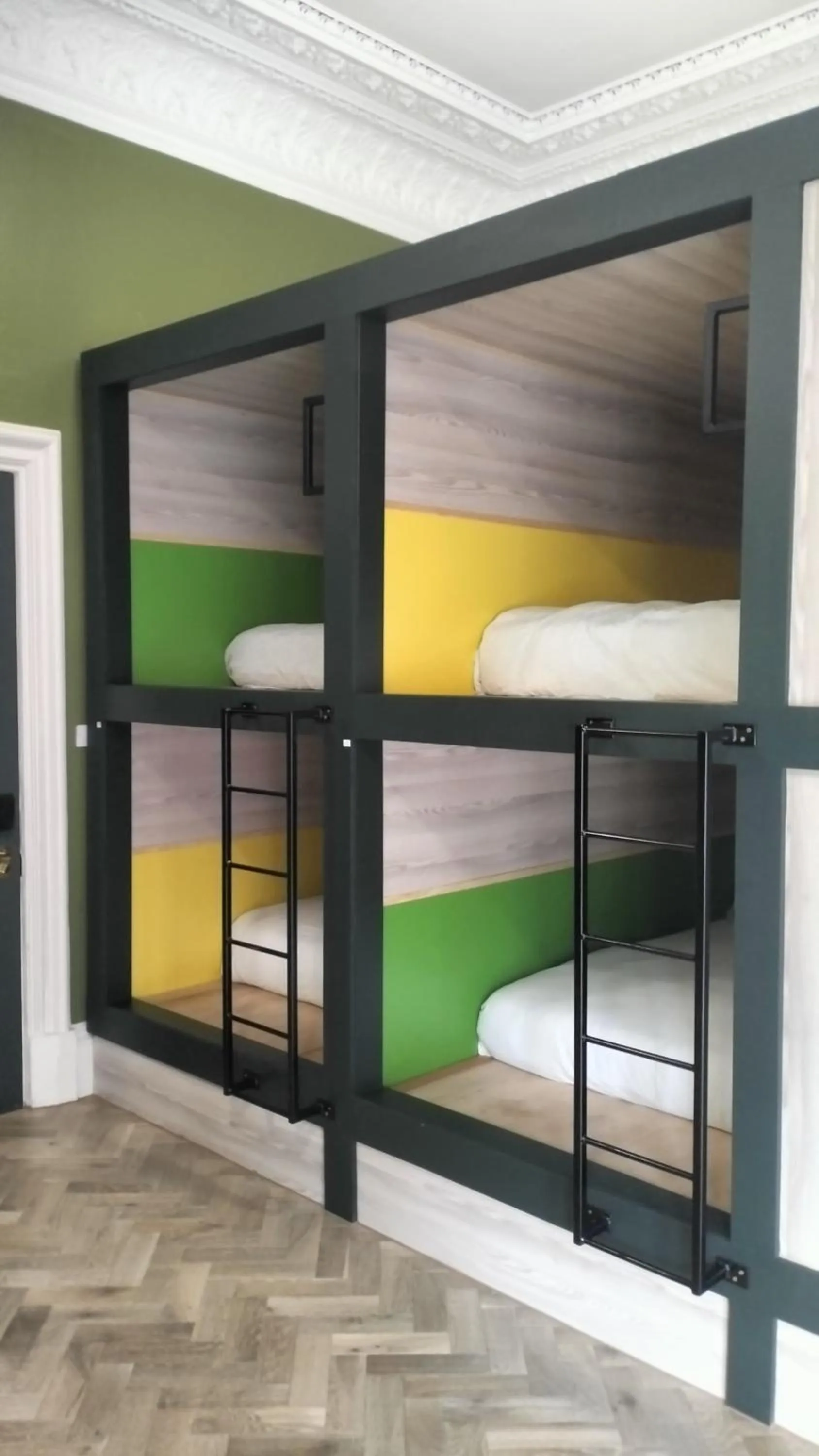 bunk bed, Bed in West End Hotel
