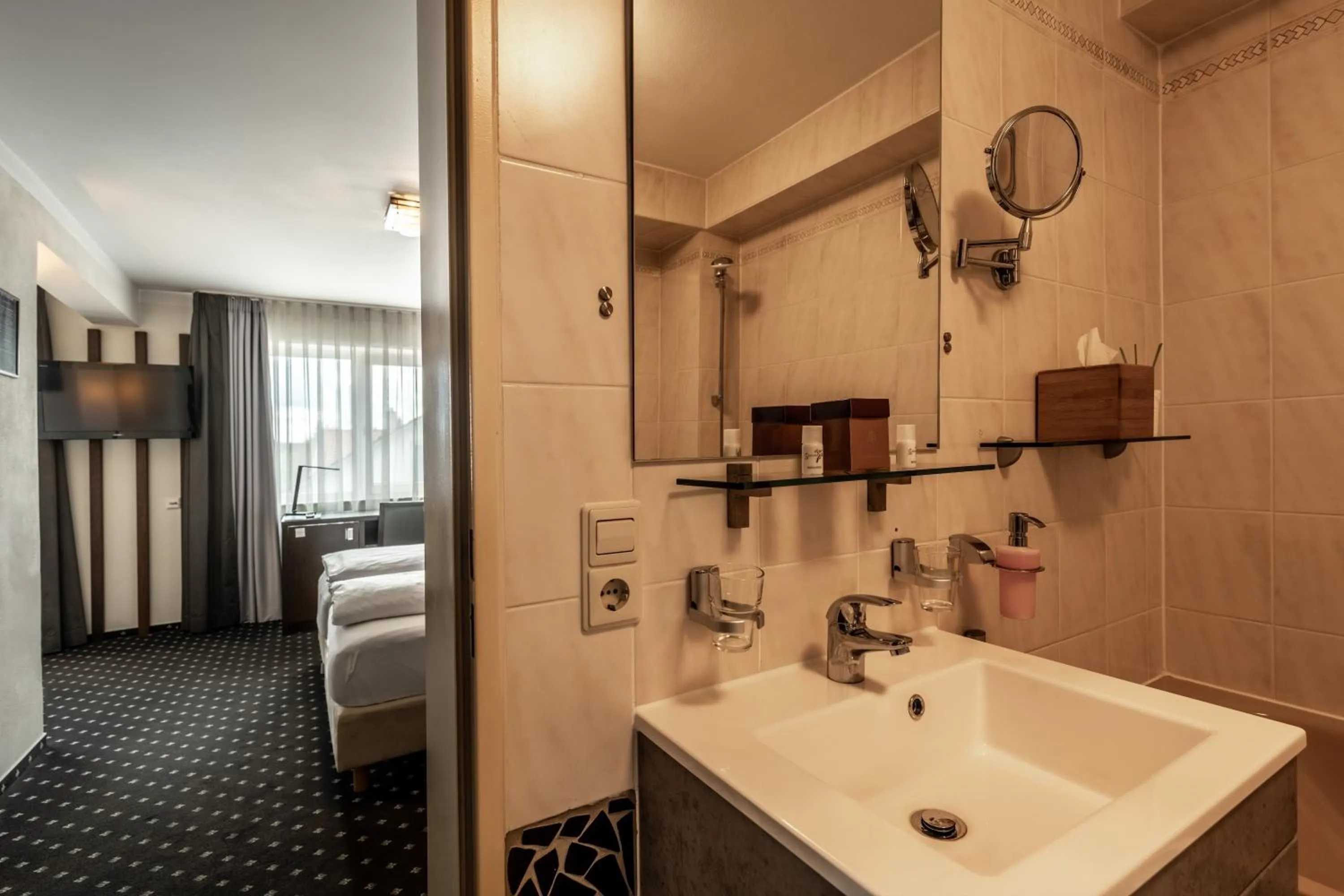 Bathroom, Bed in Hotel Ochsen