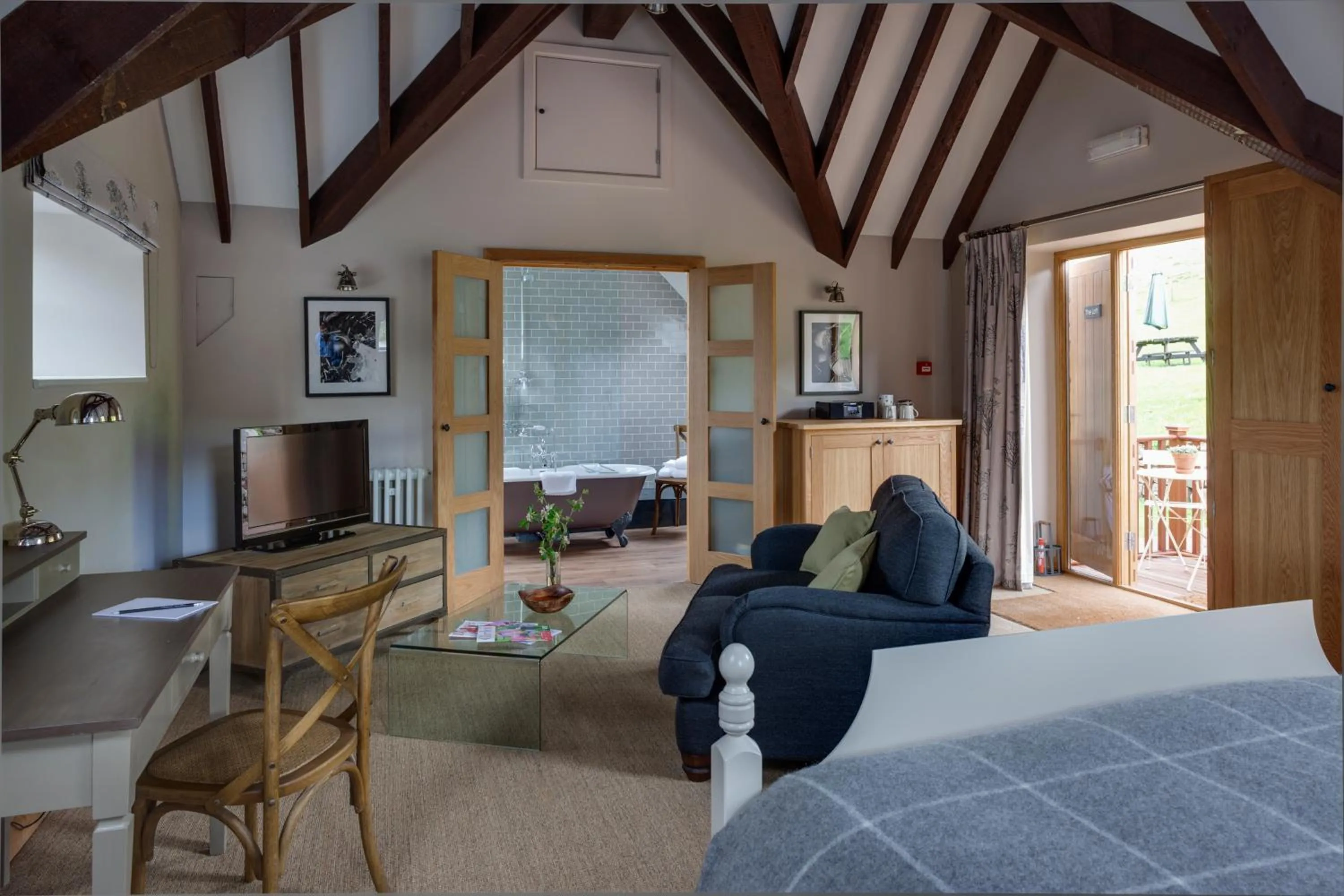 Day, Bed in Tudor Farmhouse Hotel