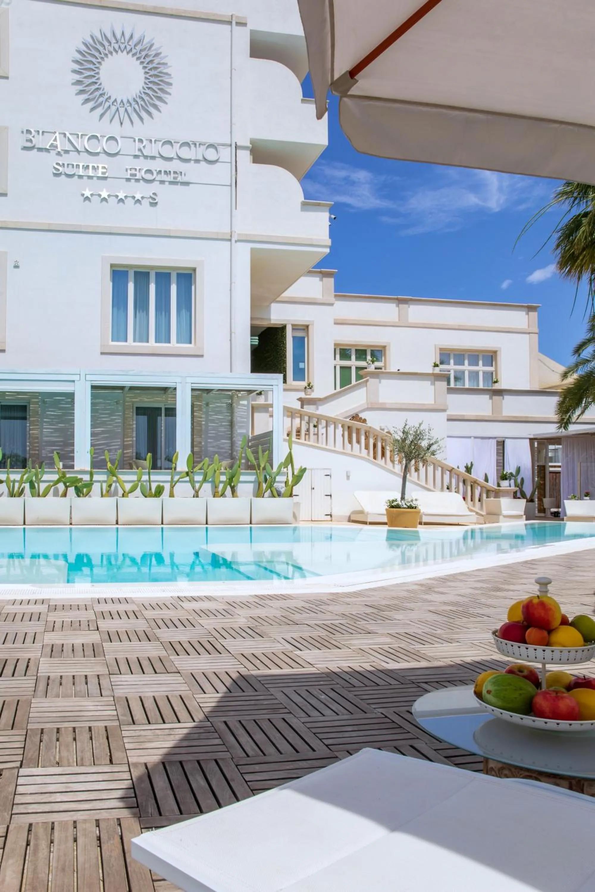 Property building in Bianco Riccio Suite Hotel