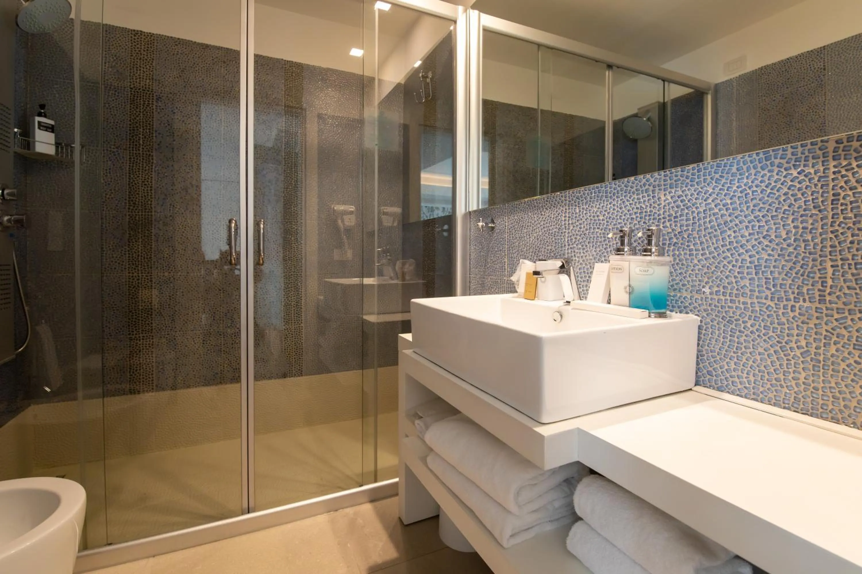 Bathroom in Bianco Riccio Suite Hotel