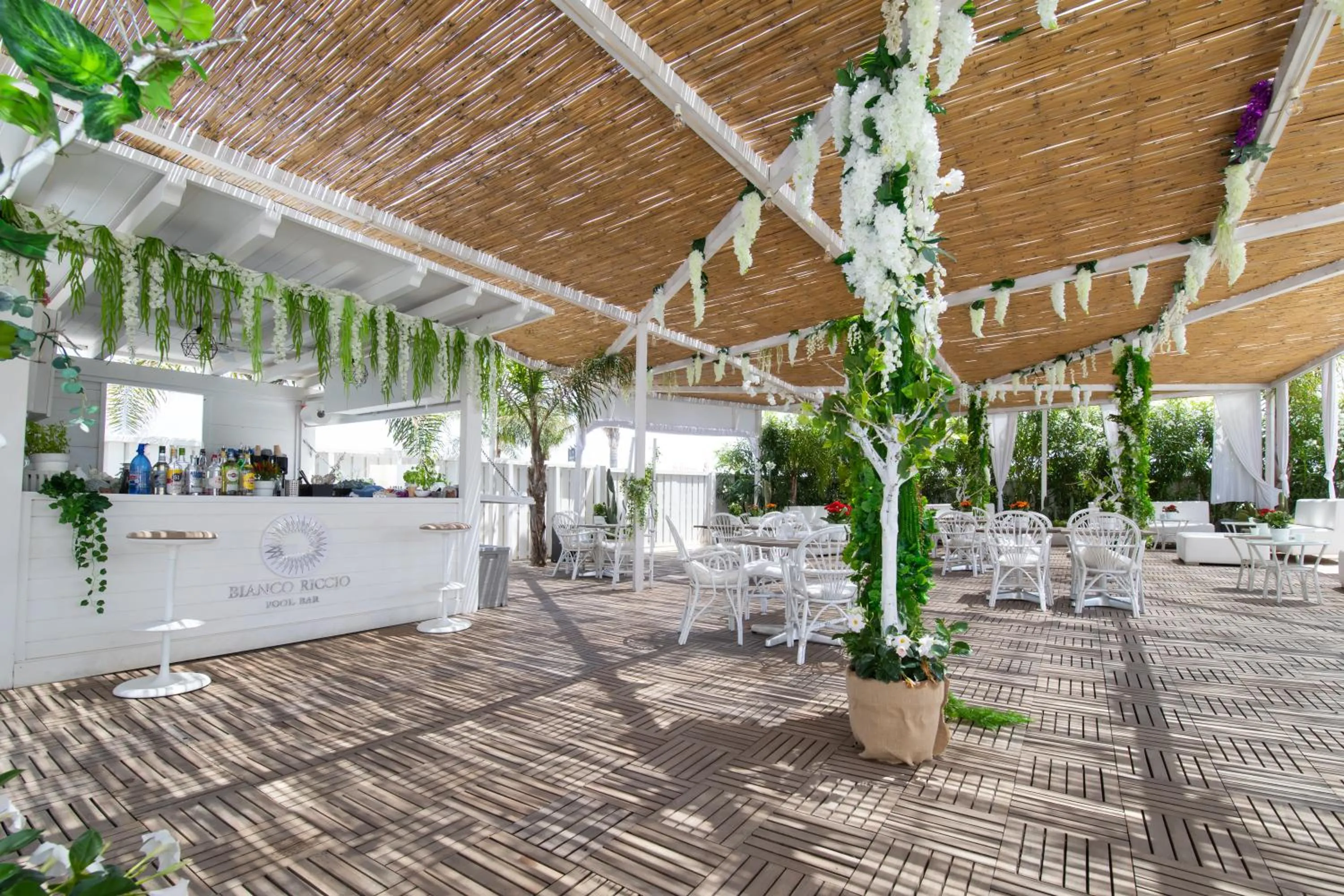 Restaurant/places to eat in Bianco Riccio Suite Hotel