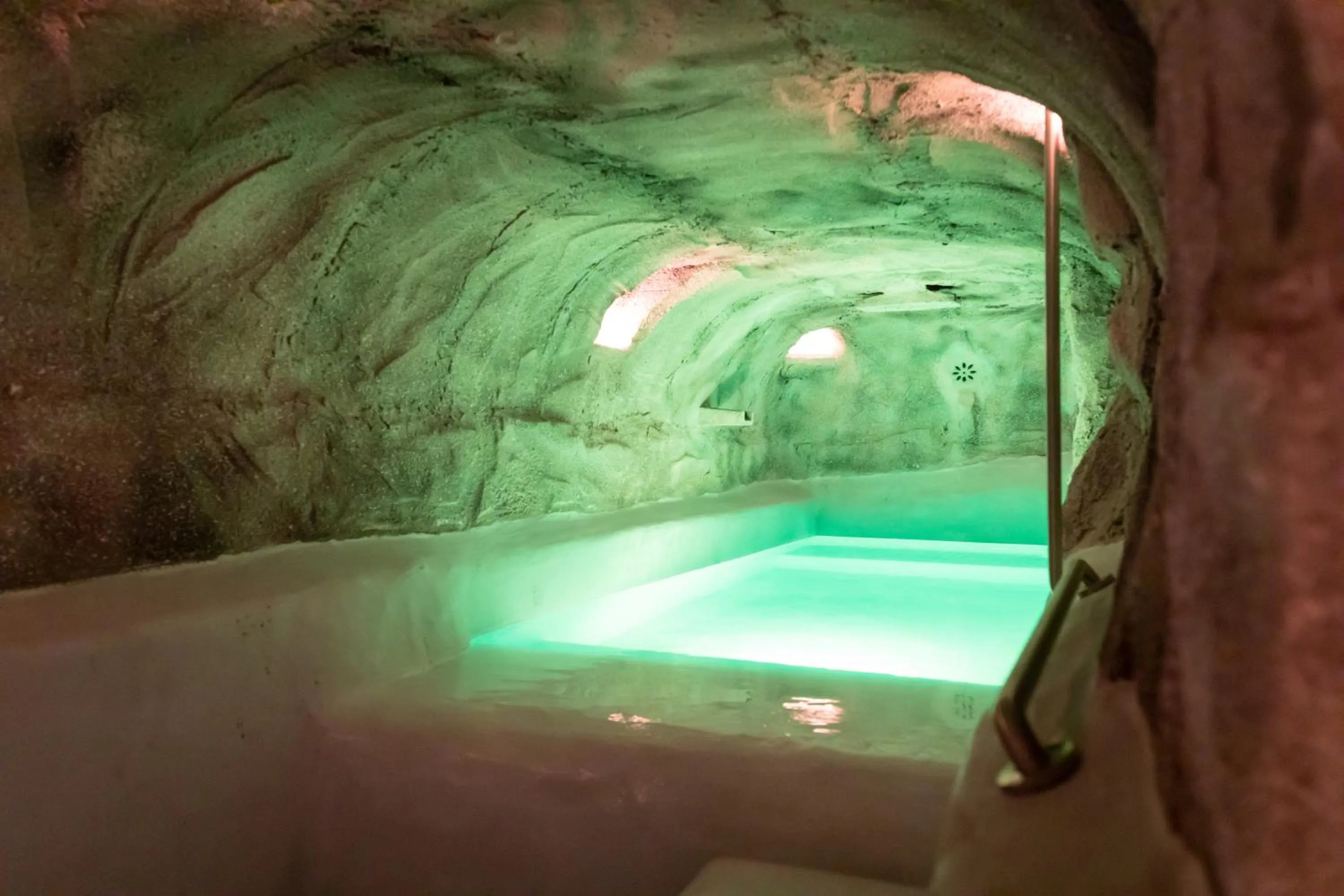 Hot Tub in Bianco Riccio Suite Hotel